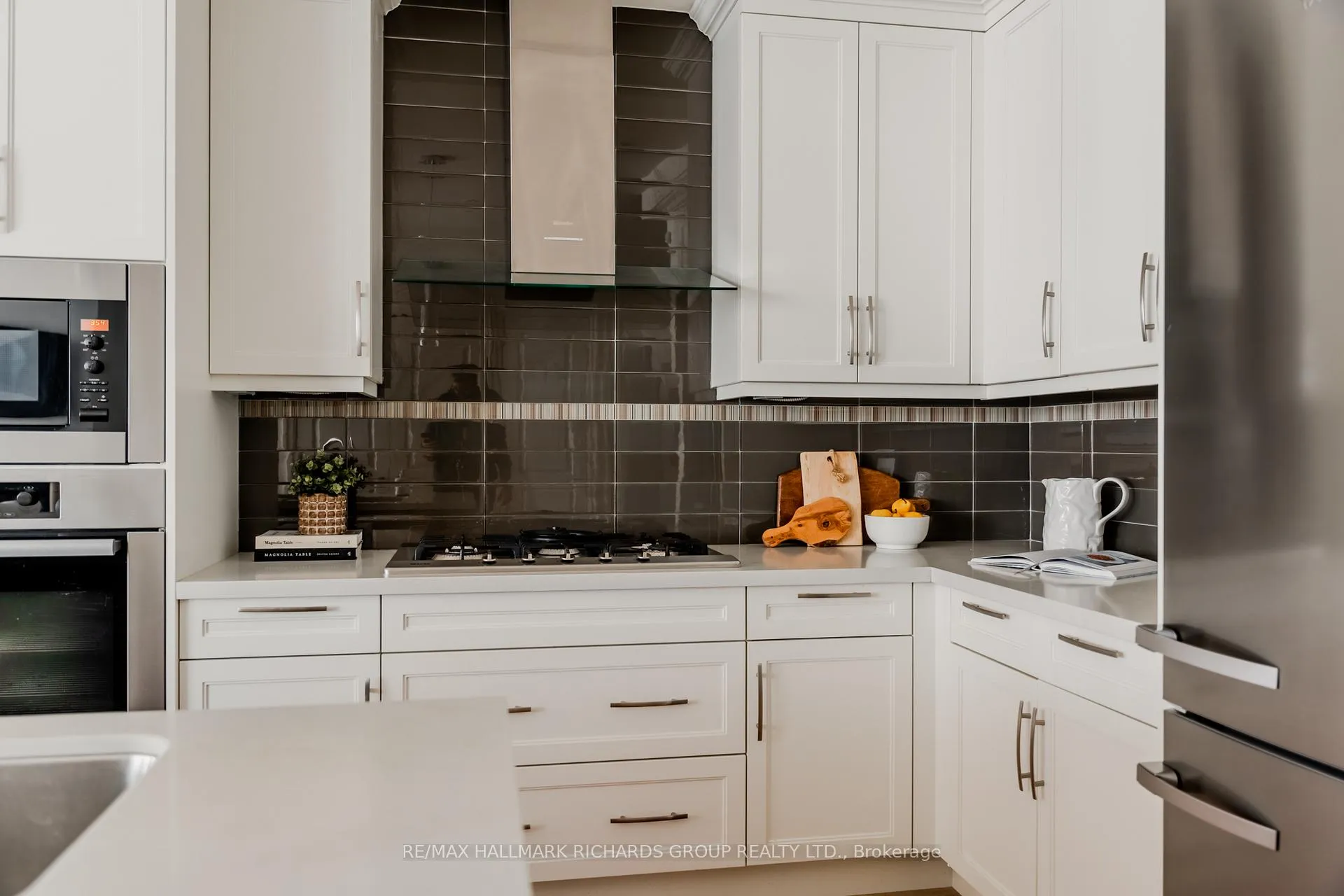 Photo 2 of Unit 202, 1 Rainsford Road, Toronto, The Beaches — HOMEH