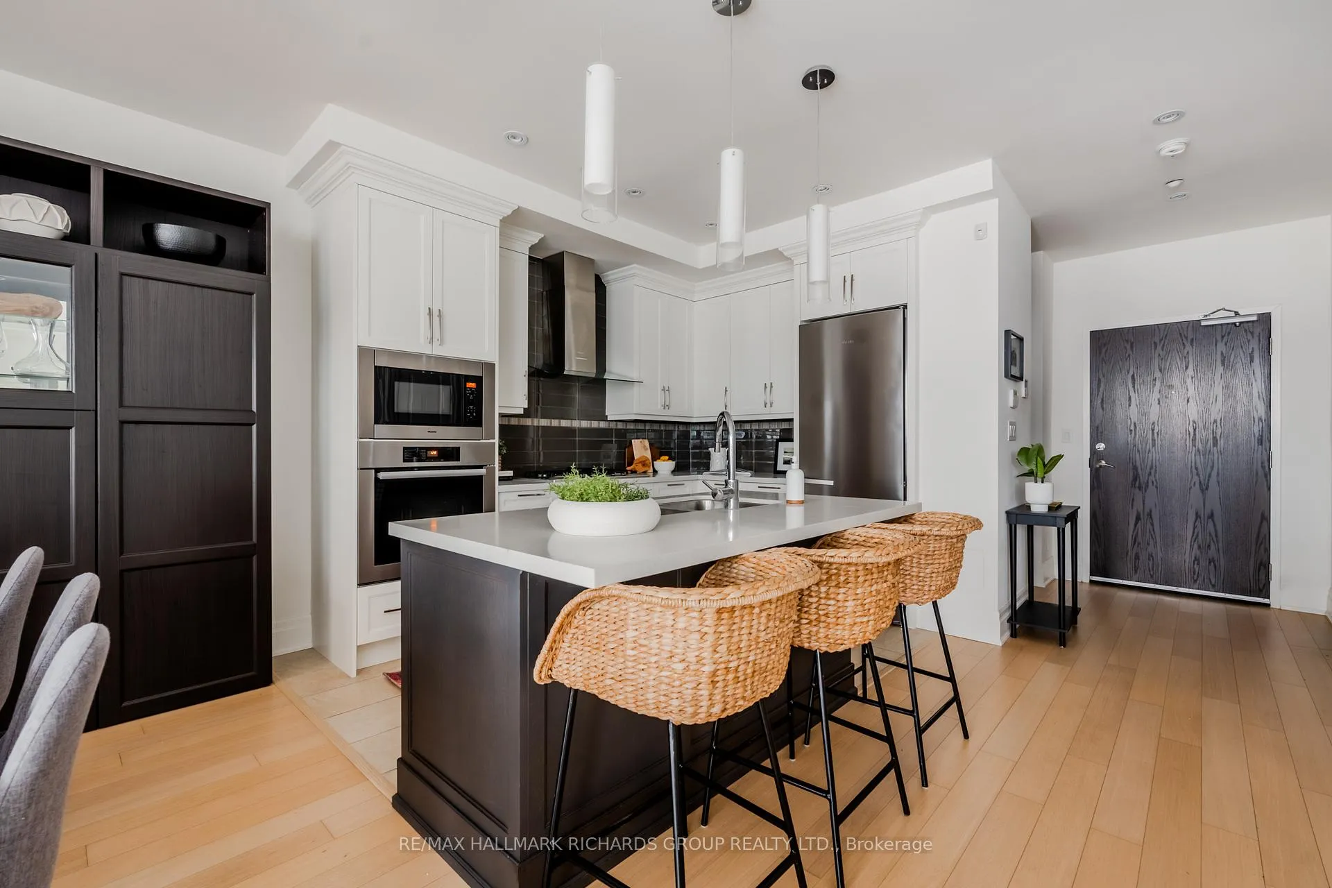 Photo 3 of Unit 202, 1 Rainsford Road, Toronto, The Beaches — HOMEH