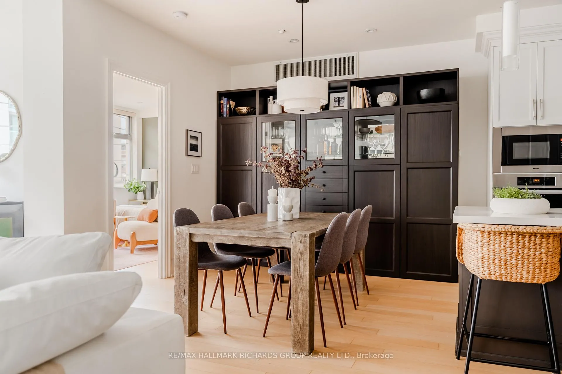 Photo 5 of Unit 202, 1 Rainsford Road, Toronto, The Beaches — HOMEH