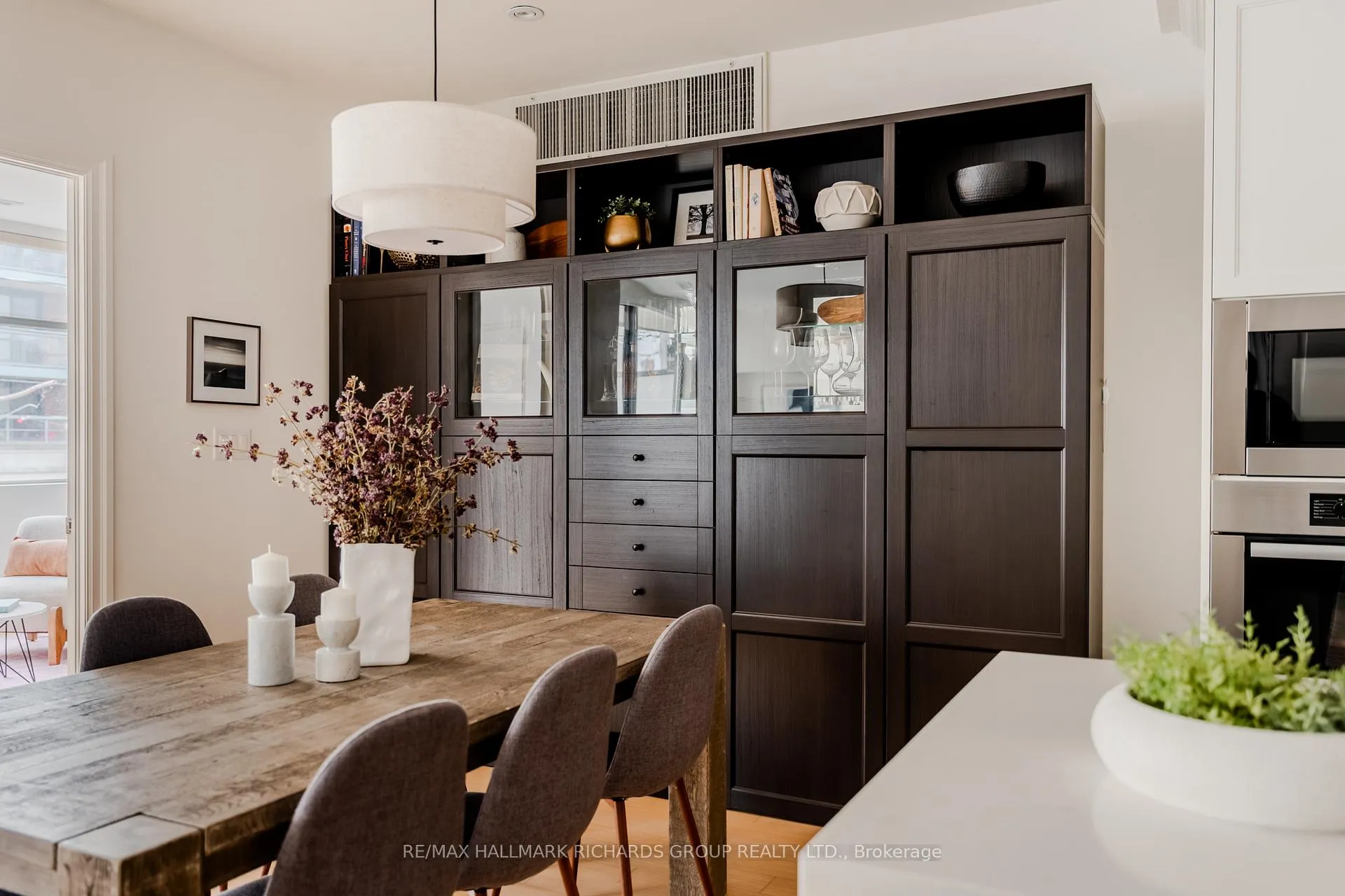 Photo 6 of Unit 202, 1 Rainsford Road, Toronto, The Beaches — HOMEH
