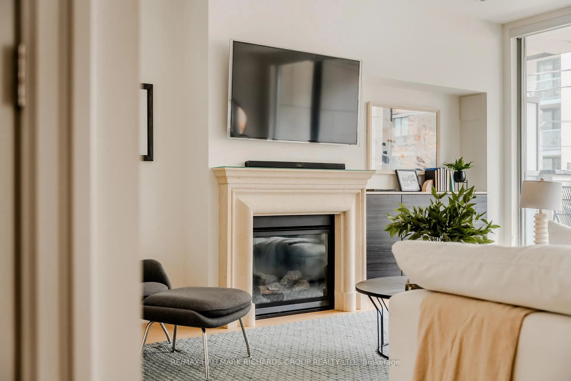 Photo 8 of Unit 202, 1 Rainsford Road, Toronto, The Beaches — HOMEH