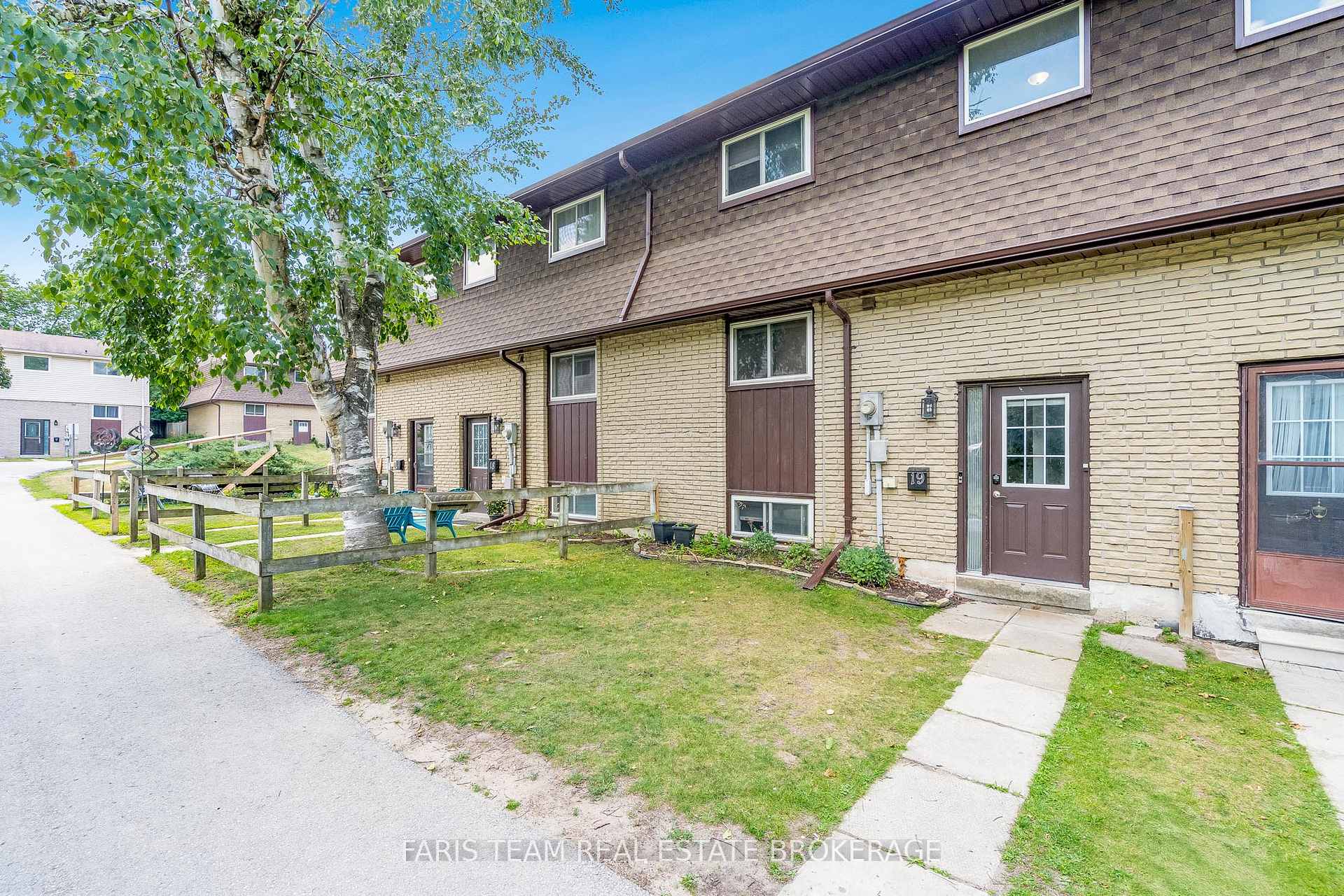 Photo 3 of Unit 19, 233 Innisfil Street, Barrie, Allandale Centre — HOMEH