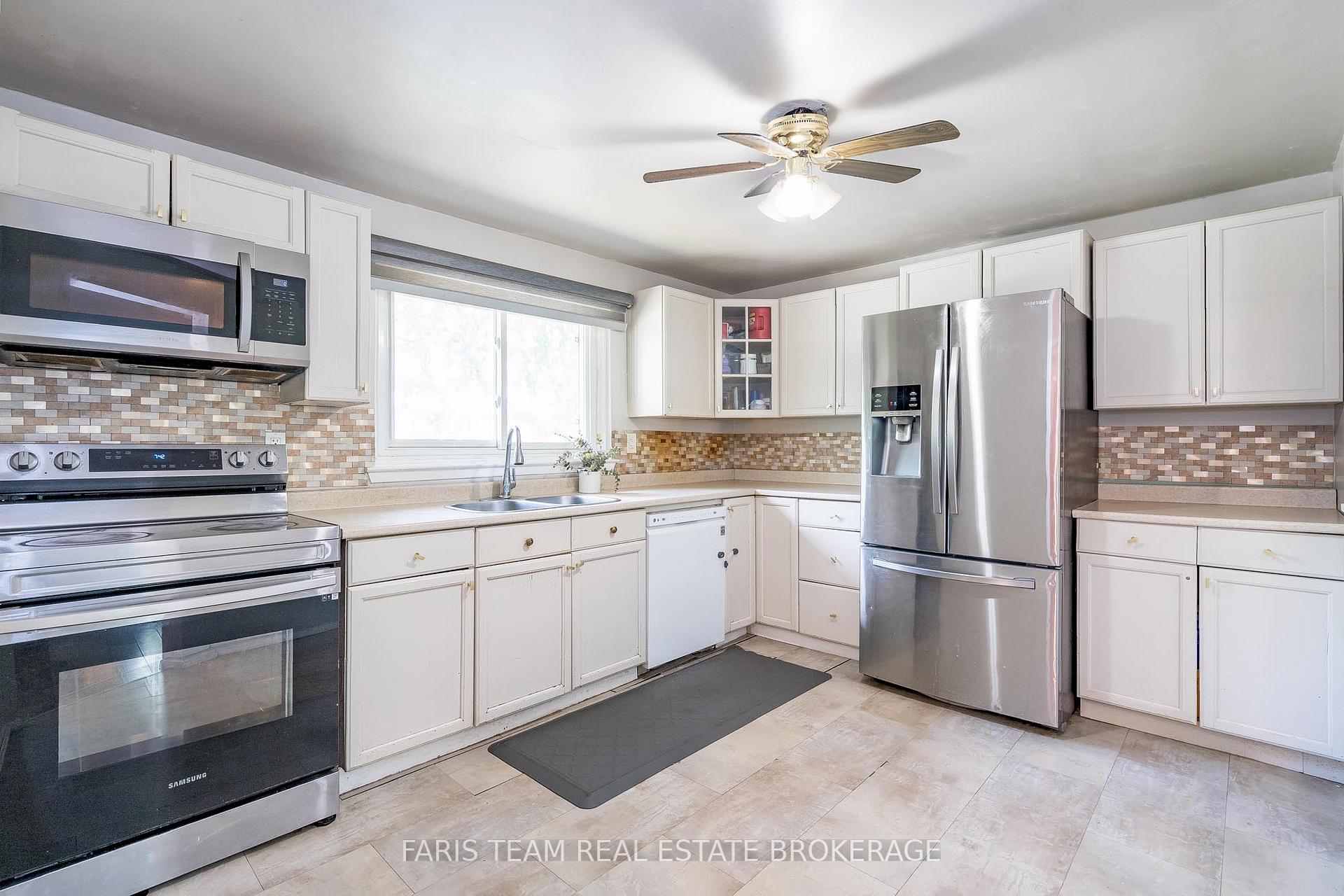 Photo 4 of Unit 19, 233 Innisfil Street, Barrie, Allandale Centre — HOMEH