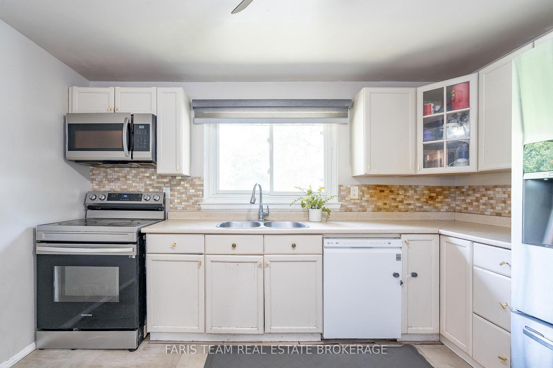 Photo 5 of Unit 19, 233 Innisfil Street, Barrie, Allandale Centre — HOMEH