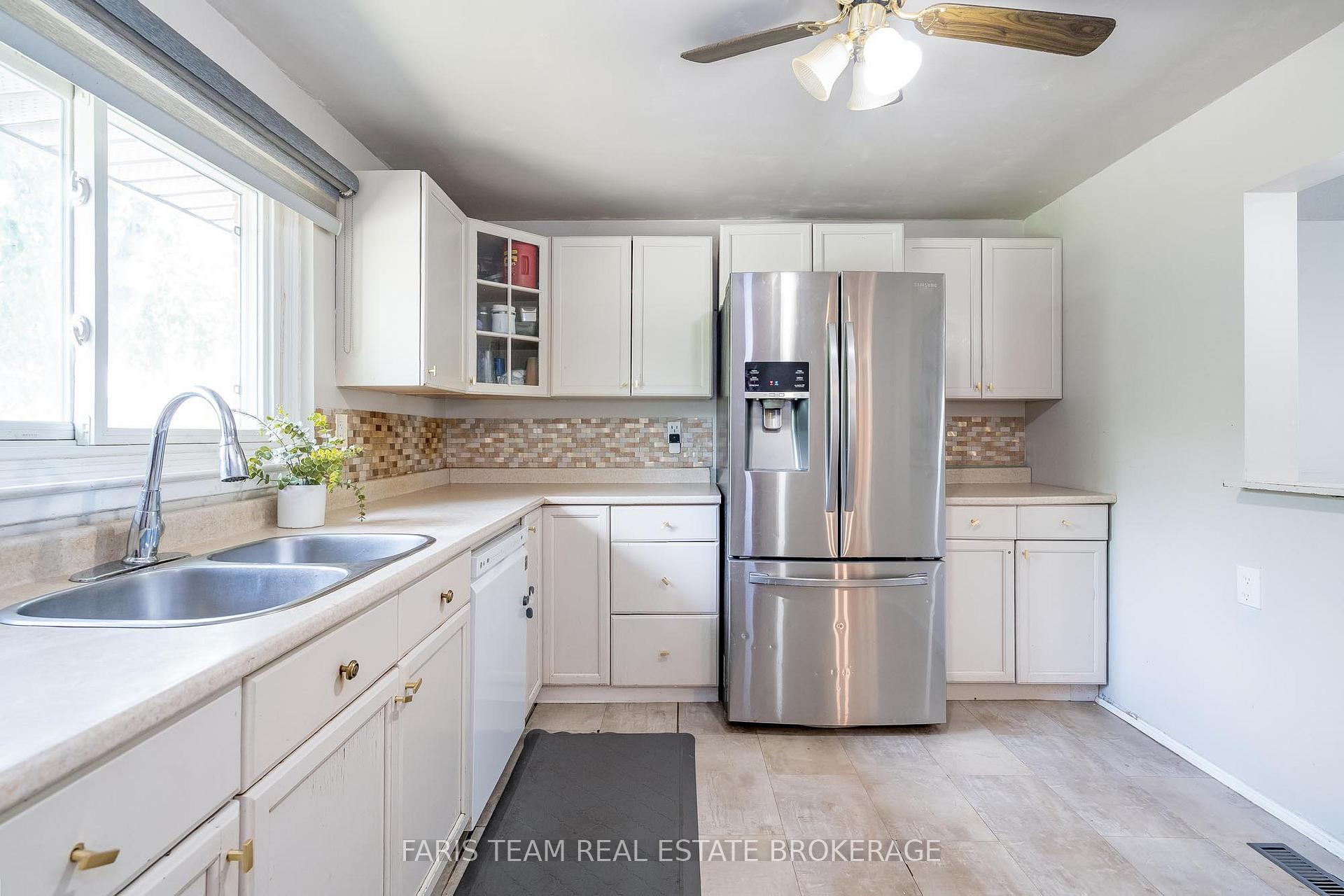 Photo 6 of Unit 19, 233 Innisfil Street, Barrie, Allandale Centre — HOMEH