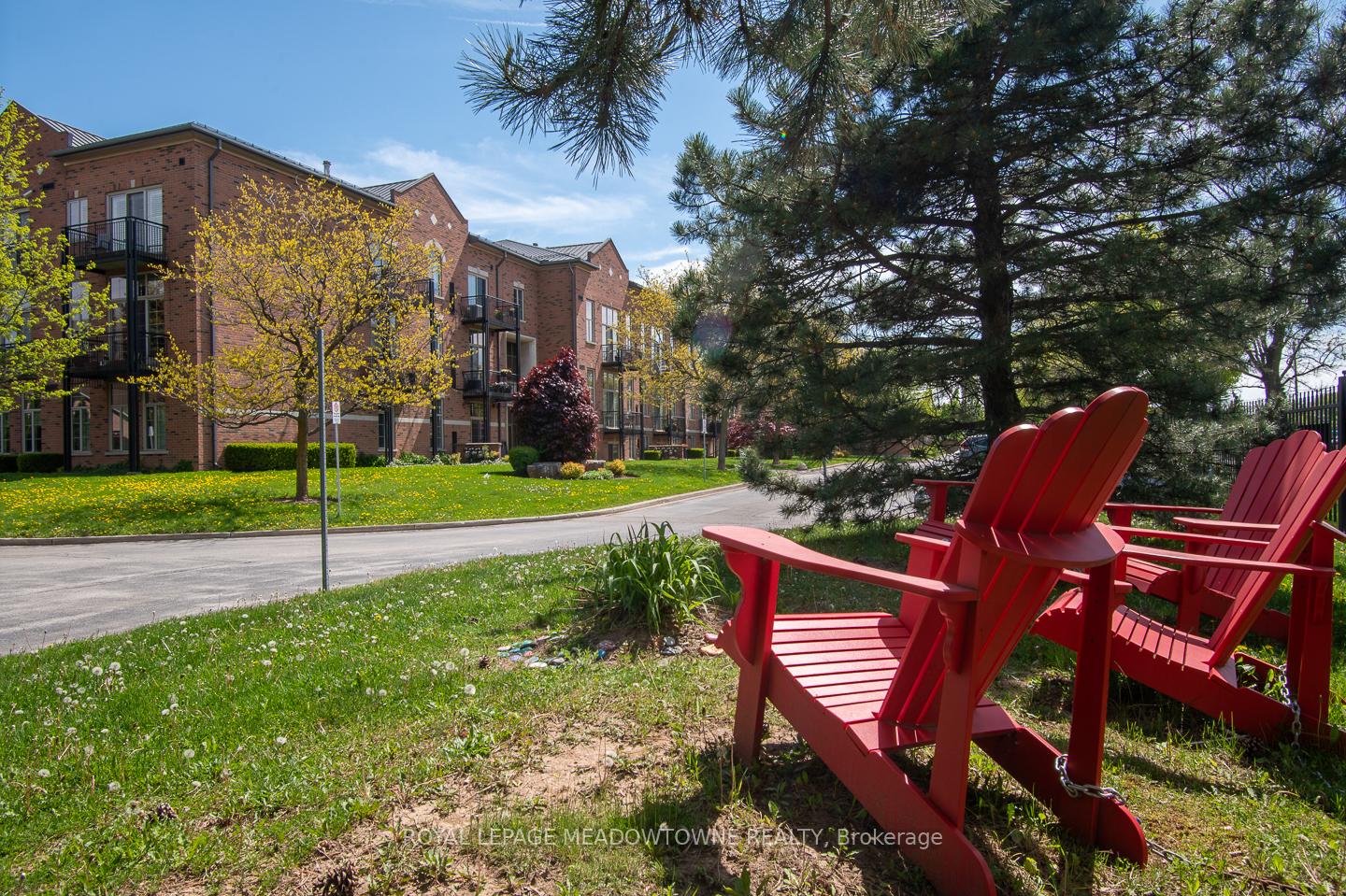 Photo 4 of Unit 318, 262 Dundas Street E, Hamilton, Waterdown — HOMEH