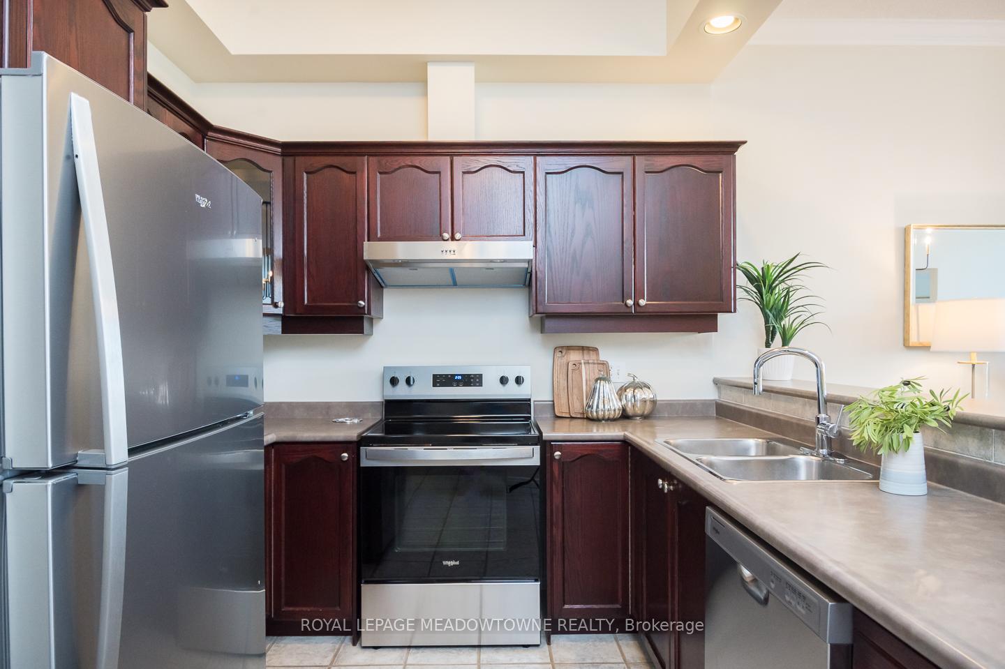 Photo 10 of Unit 318, 262 Dundas Street E, Hamilton, Waterdown — HOMEH