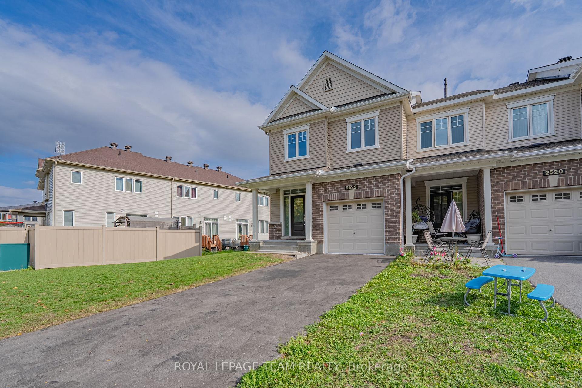 Photo 3 of 2522 Waterlilly Way, Ottawa, Barrhaven - Heritage Park — HOMEH