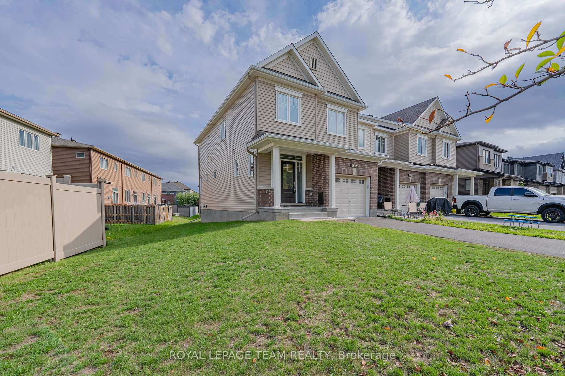 Photo 2 of 2522 Waterlilly Way, Ottawa, Barrhaven - Heritage Park — HOMEH