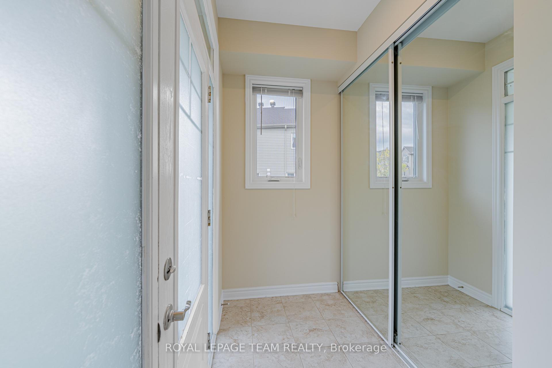 Photo 4 of 2522 Waterlilly Way, Ottawa, Barrhaven - Heritage Park — HOMEH