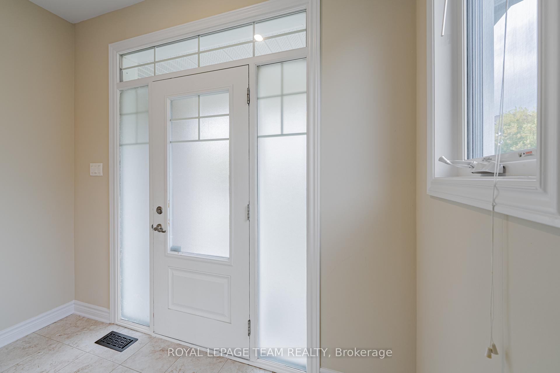 Photo 7 of 2522 Waterlilly Way, Ottawa, Barrhaven - Heritage Park — HOMEH