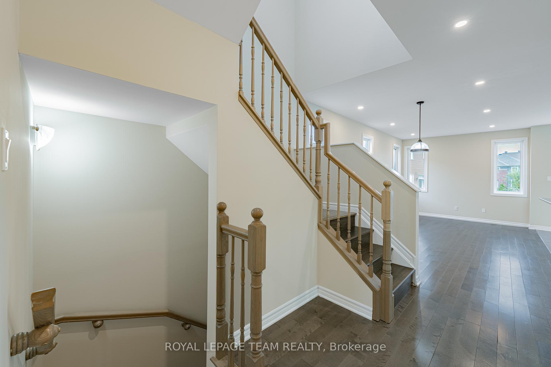 Photo 9 of 2522 Waterlilly Way, Ottawa, Barrhaven - Heritage Park — HOMEH