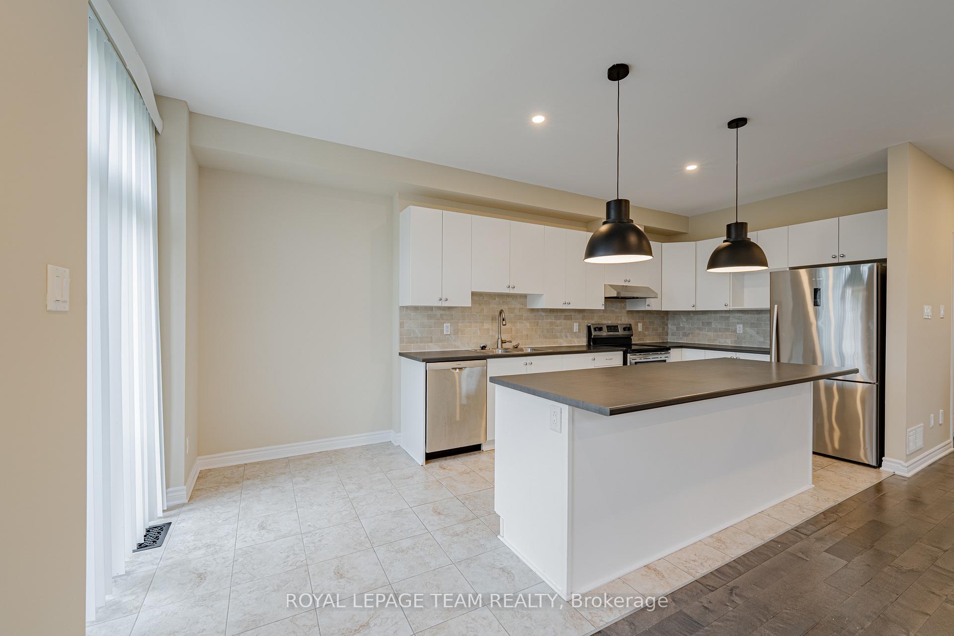 Photo 18 of 2522 Waterlilly Way, Ottawa, Barrhaven - Heritage Park — HOMEH