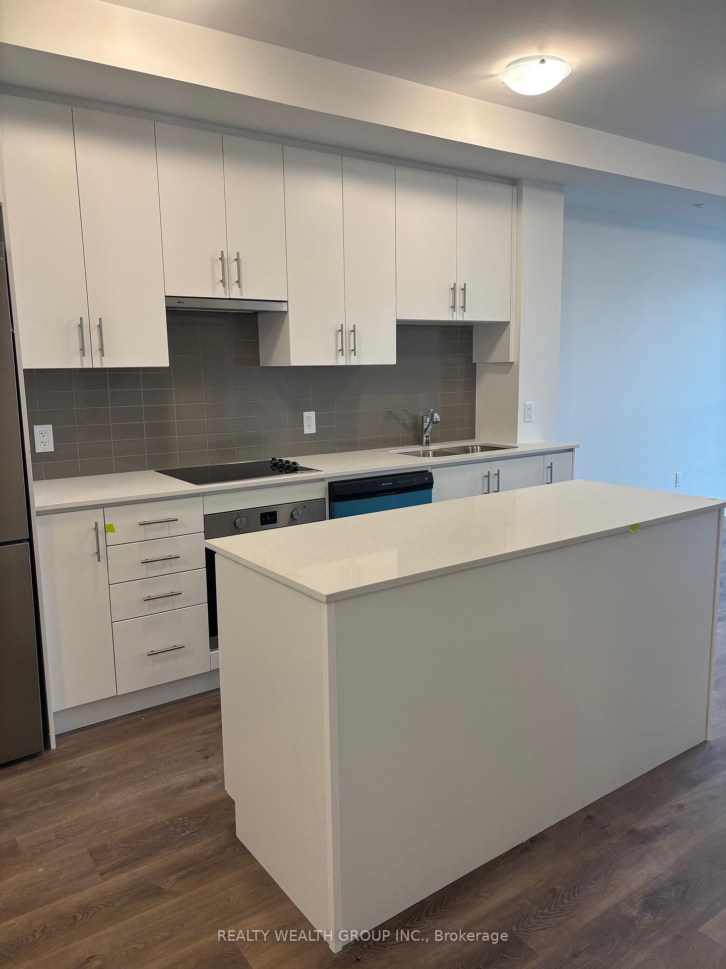 Photo 3 of Unit 504, 461 Green Road, Hamilton, Lakeshore — HOMEH