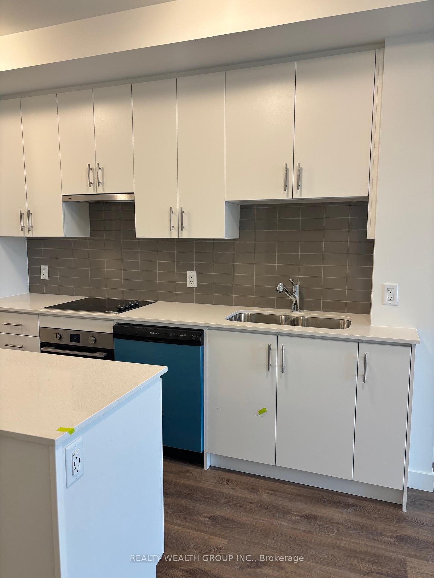 Photo 4 of Unit 504, 461 Green Road, Hamilton, Lakeshore — HOMEH