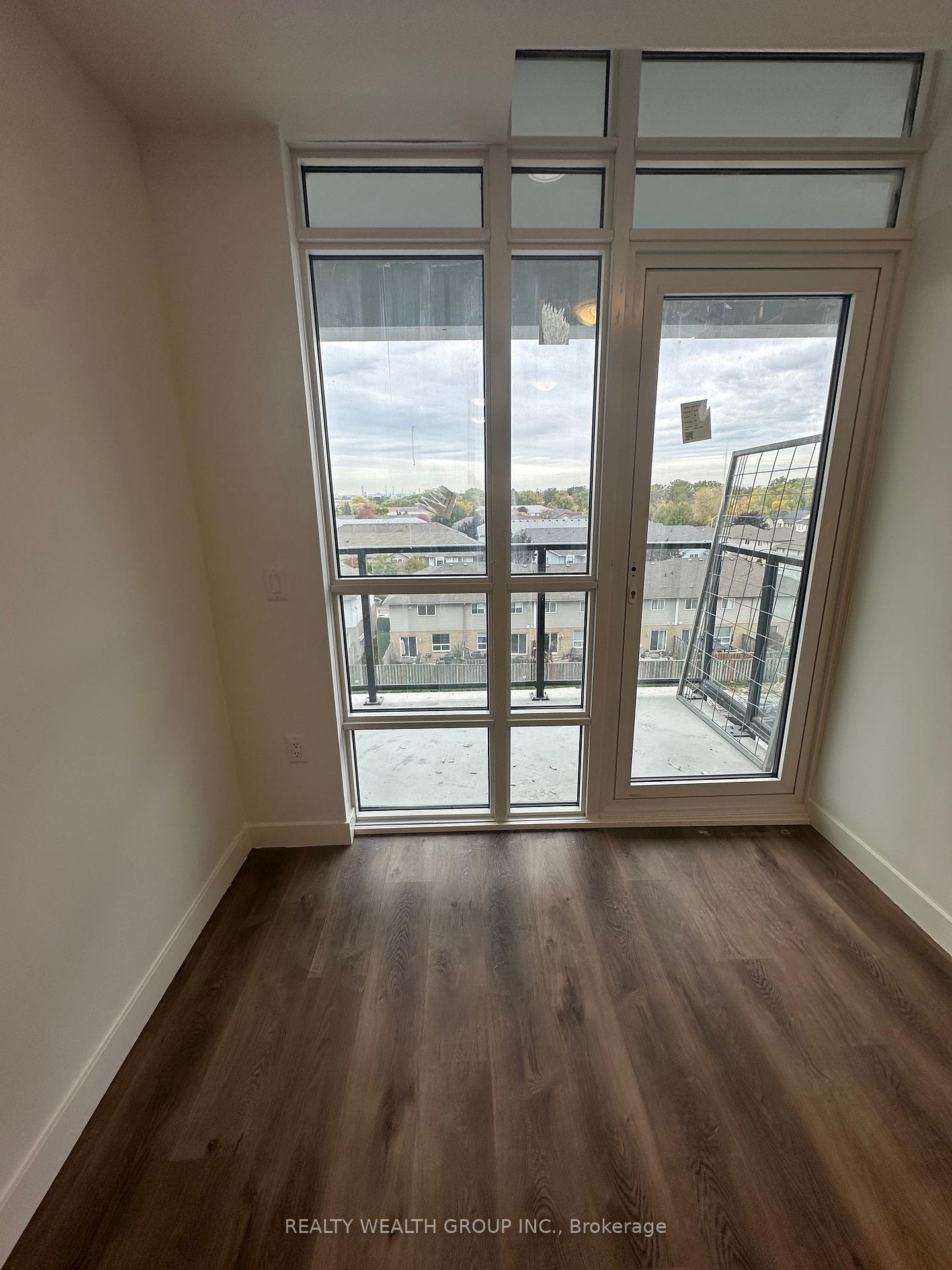 Photo 5 of Unit 504, 461 Green Road, Hamilton, Lakeshore — HOMEH
