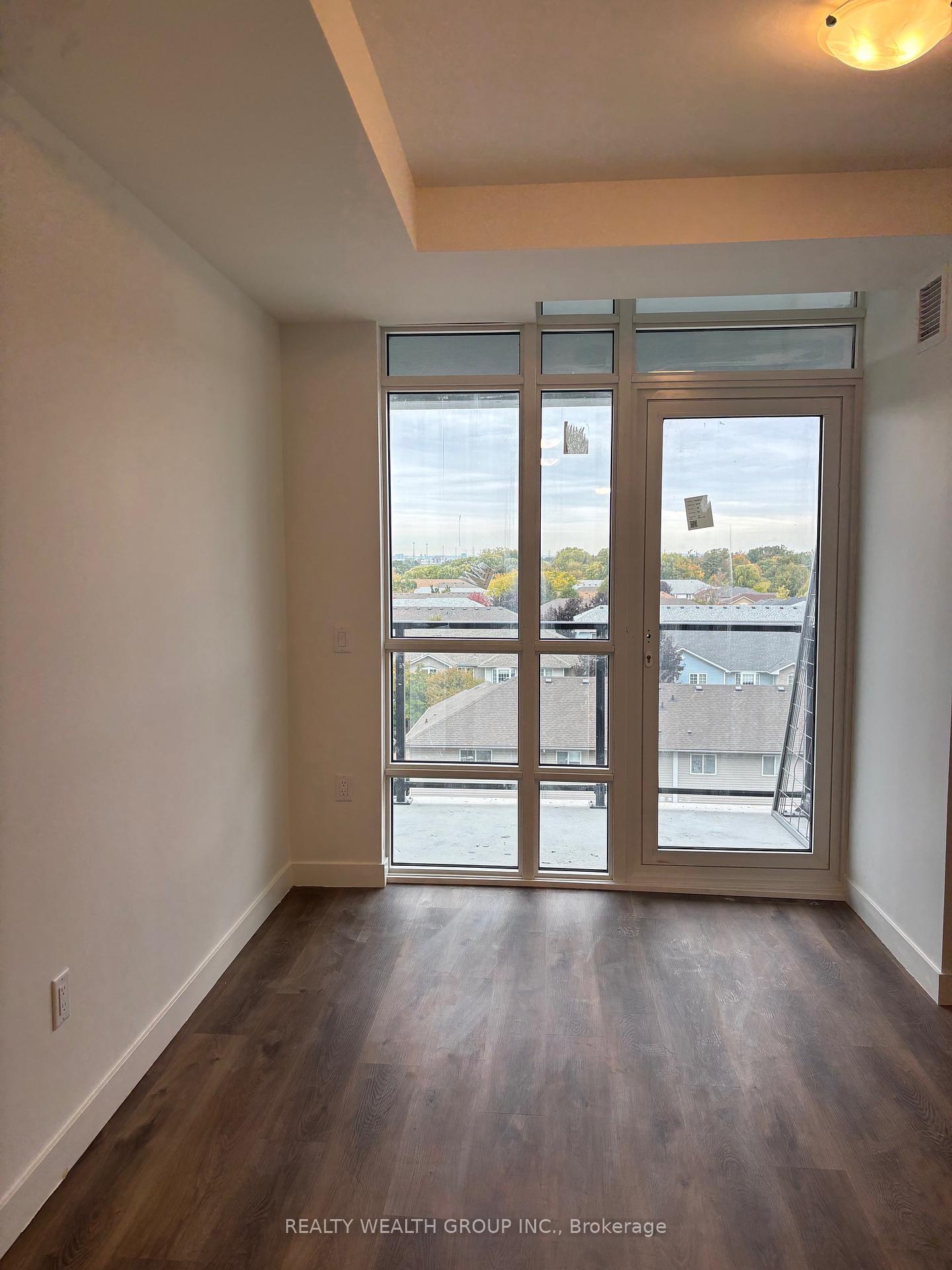 Photo 6 of Unit 504, 461 Green Road, Hamilton, Lakeshore — HOMEH