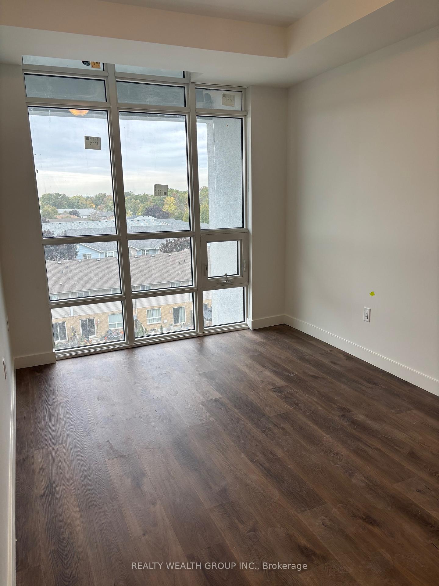 Photo 7 of Unit 504, 461 Green Road, Hamilton, Lakeshore — HOMEH