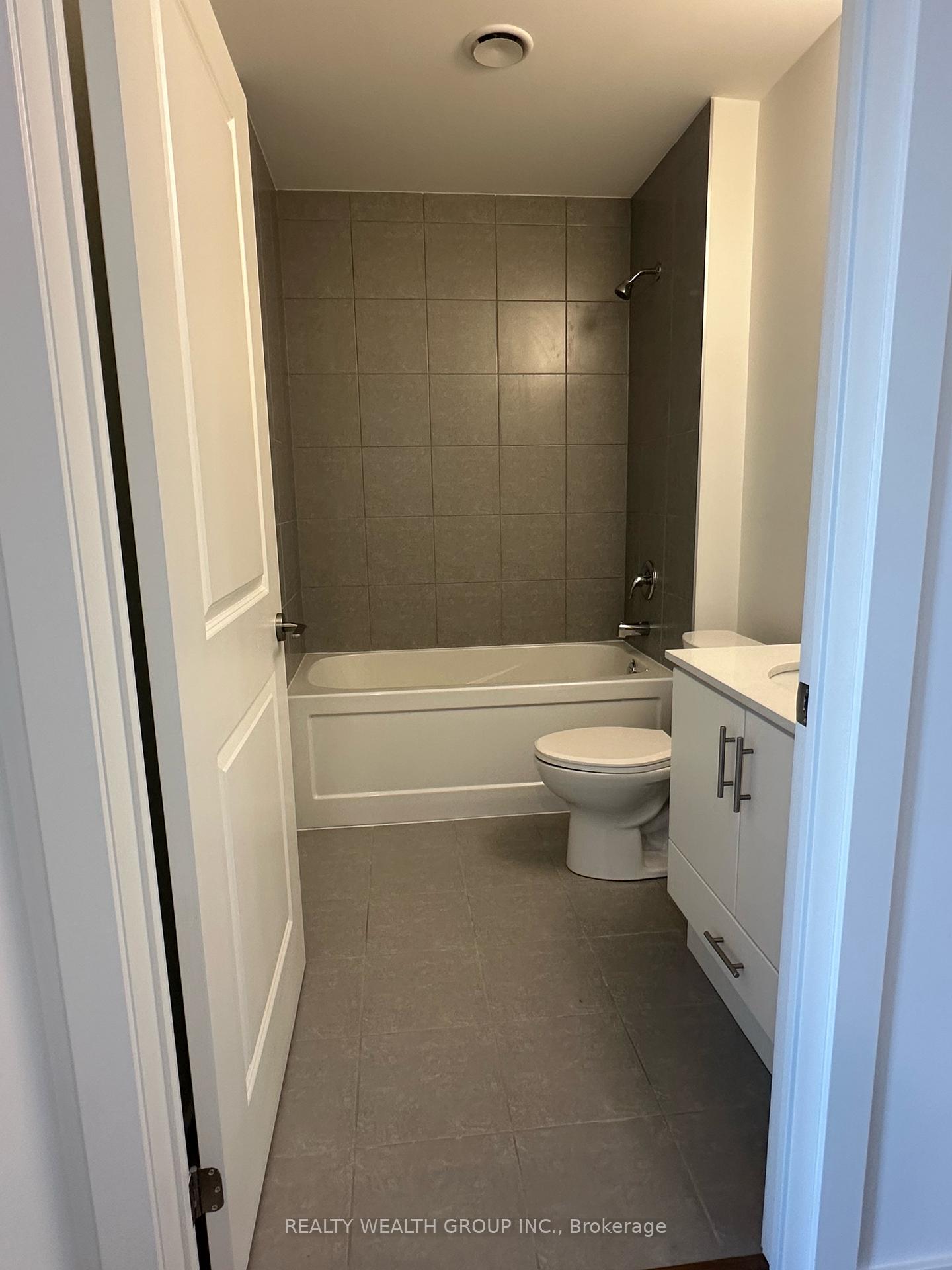 Photo 12 of Unit 504, 461 Green Road, Hamilton, Lakeshore — HOMEH
