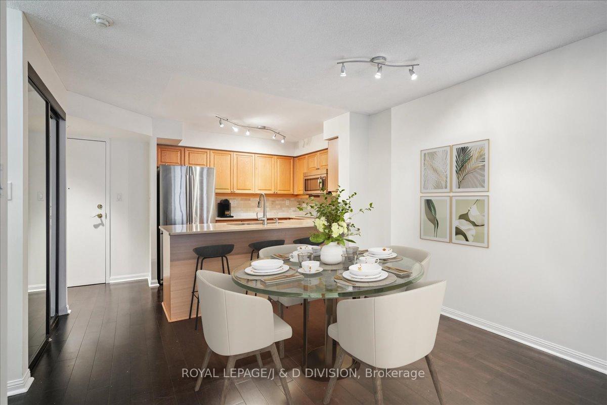 Photo 5 of Unit 501, 188 Redpath Avenue, Toronto, Mount Pleasant West — HOMEH