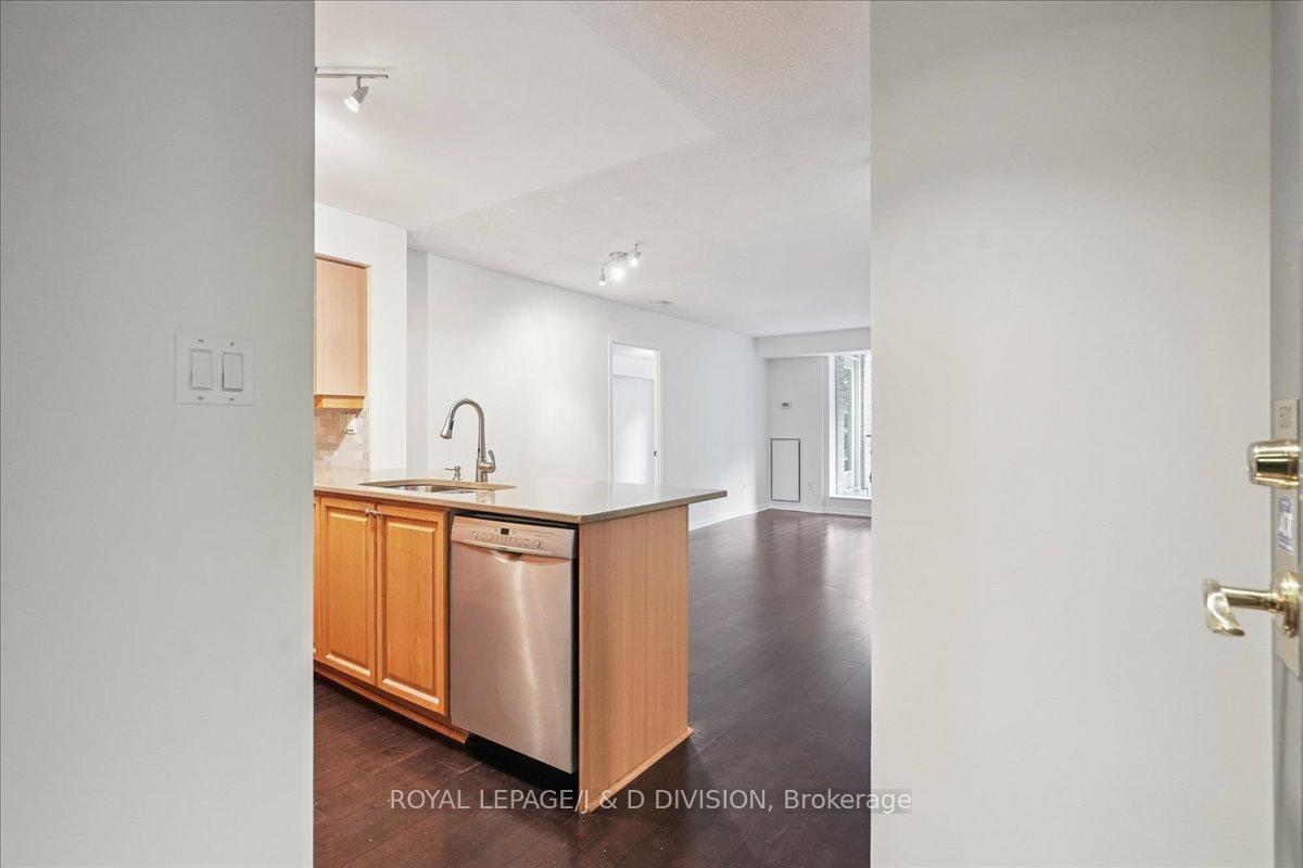 Photo 8 of Unit 501, 188 Redpath Avenue, Toronto, Mount Pleasant West — HOMEH
