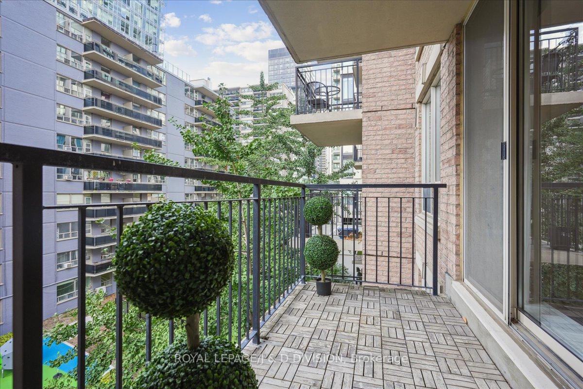 Photo 12 of Unit 501, 188 Redpath Avenue, Toronto, Mount Pleasant West — HOMEH