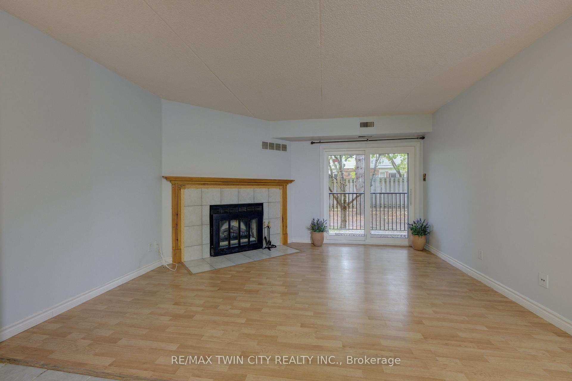 Photo 5 of Unit 25, 3085 Kingsway Drive, Kitchener, Vanier - Kitchener — HOMEH
