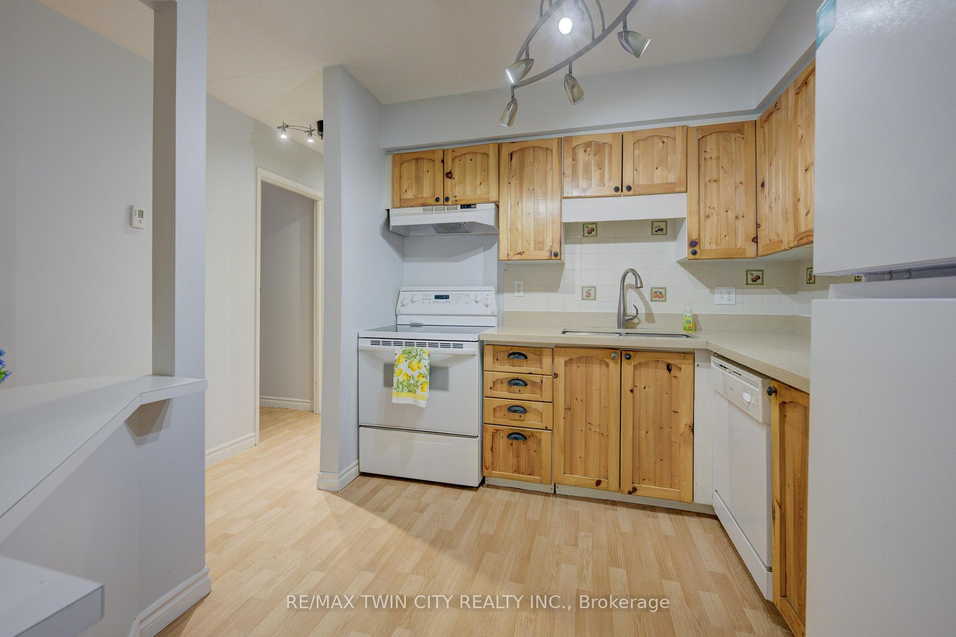 Photo 11 of Unit 25, 3085 Kingsway Drive, Kitchener, Vanier - Kitchener — HOMEH