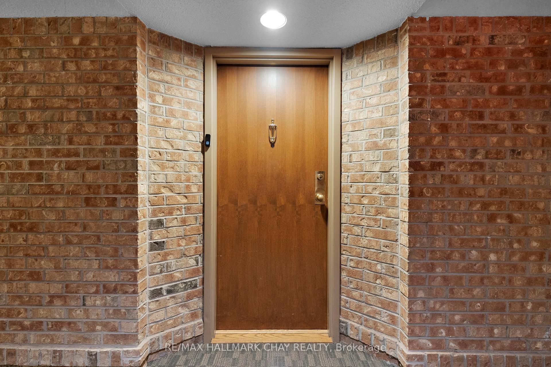 Photo 2 of Unit 1107, 181 Collier Street, Barrie, North Shore — HOMEH