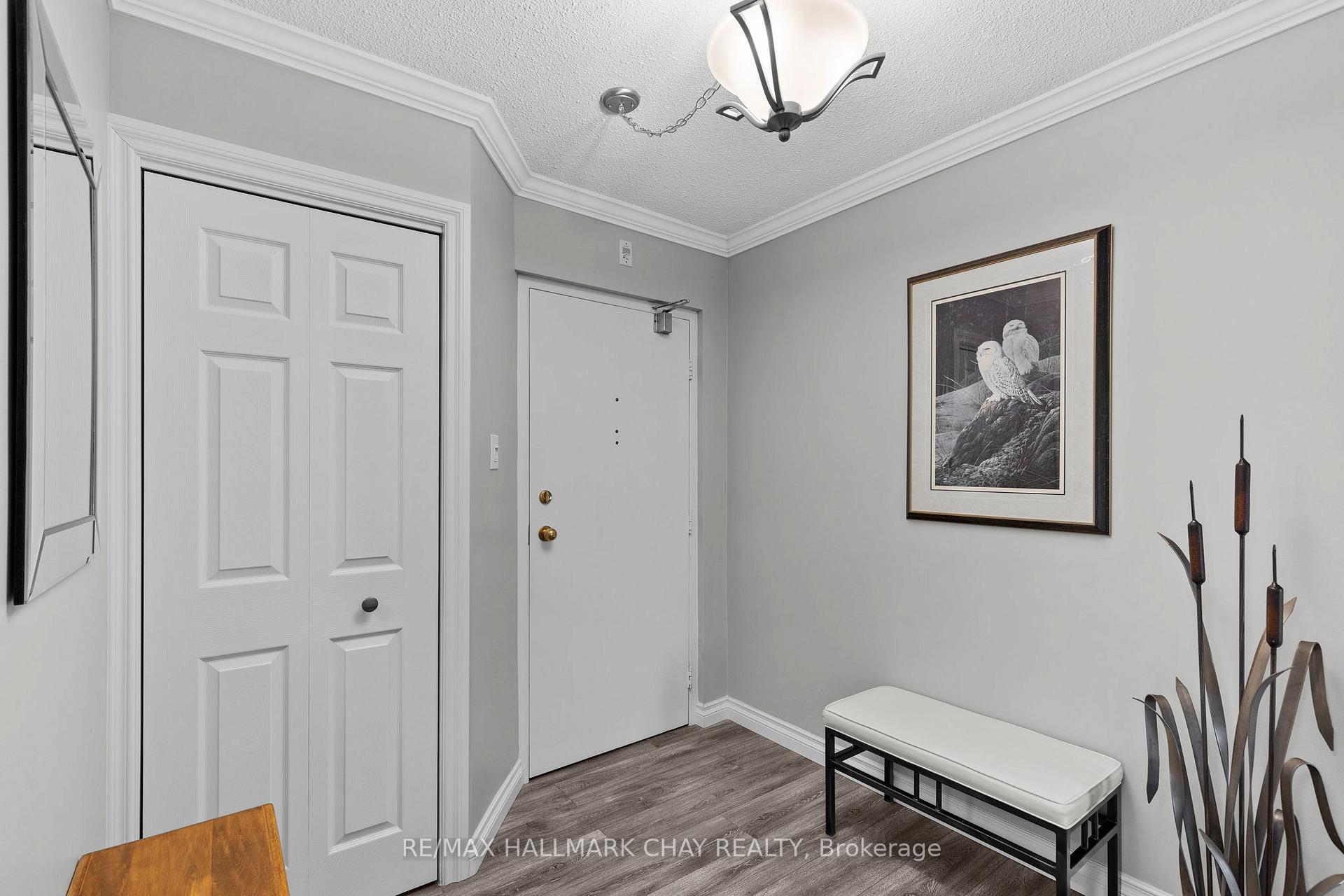 Photo 4 of Unit 1107, 181 Collier Street, Barrie, North Shore — HOMEH