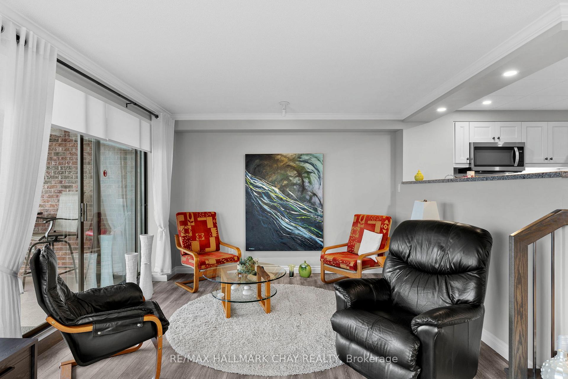 Photo 8 of Unit 1107, 181 Collier Street, Barrie, North Shore — HOMEH