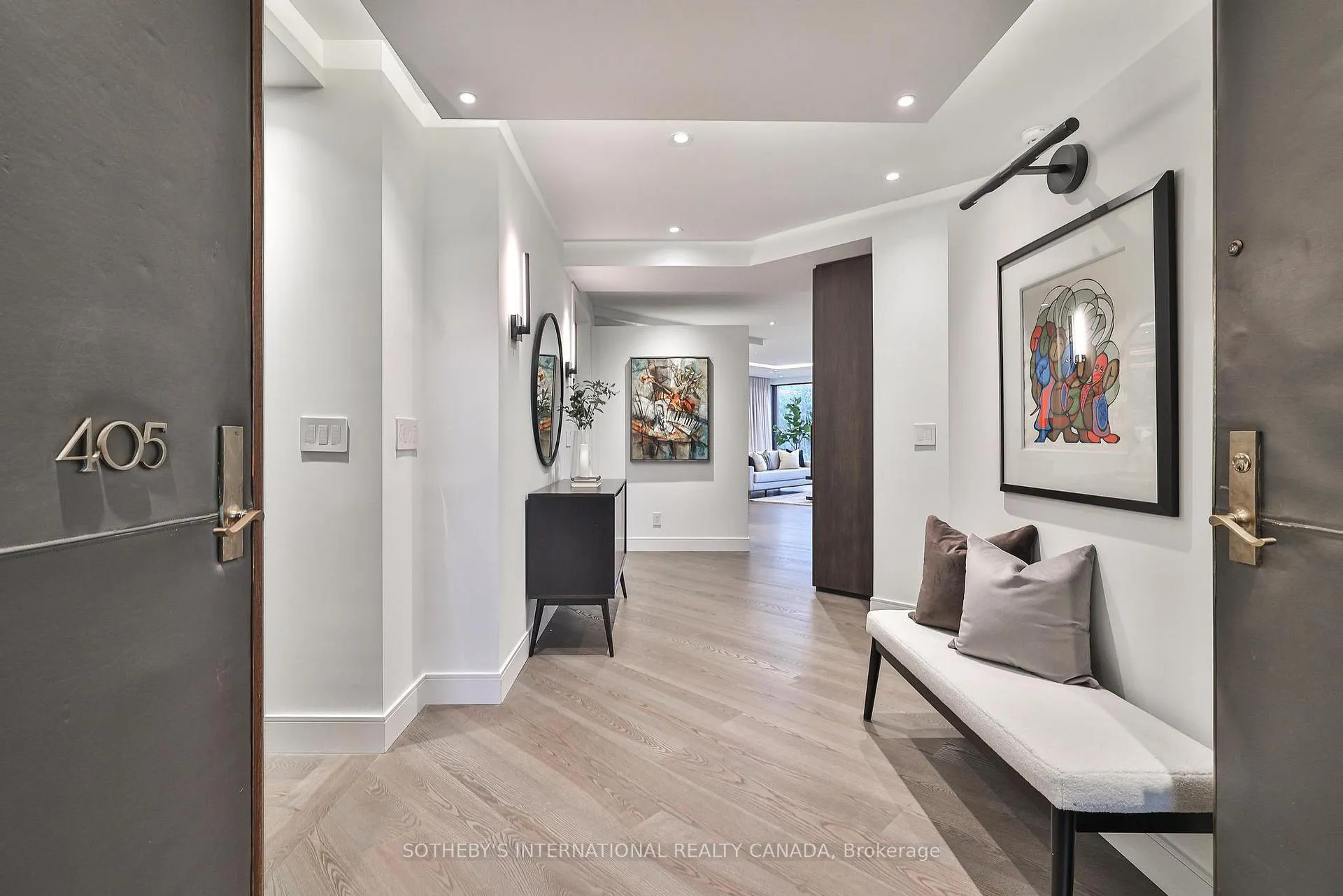 Front of Unit 405, 342 Spadina Road