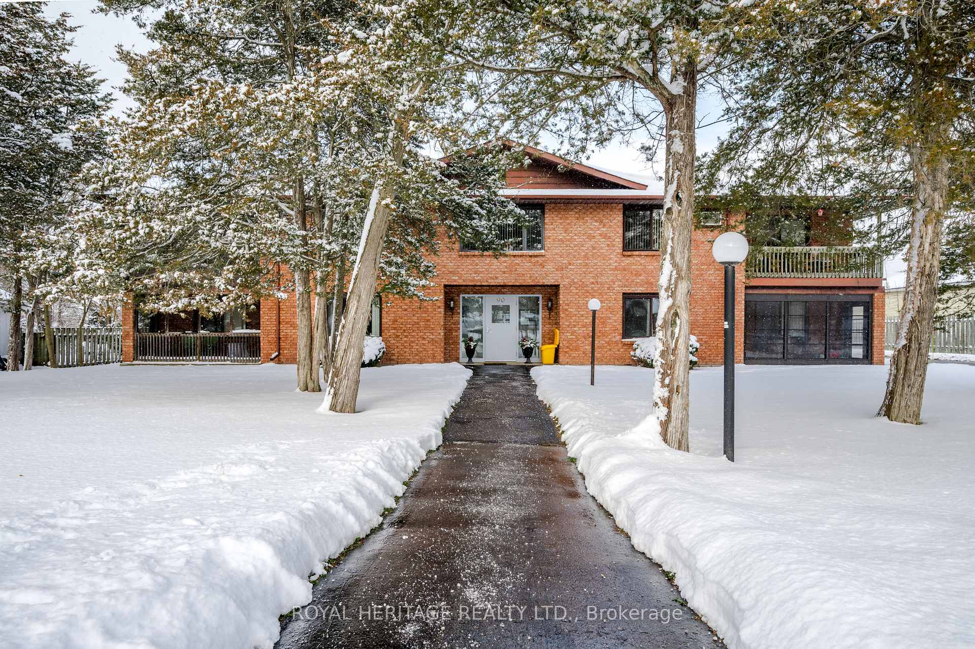 Photo 1 of Unit 208, 90 King Street E, Kawartha Lakes, Bobcaygeon — HOMEH