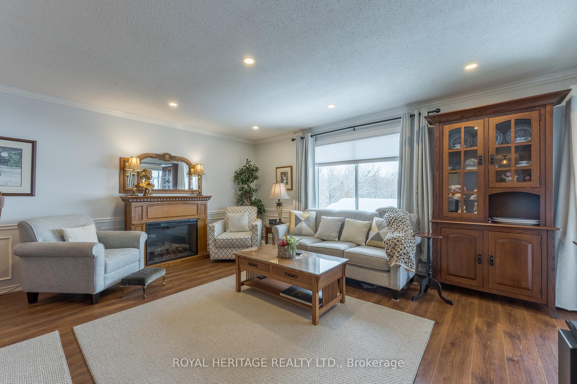 Photo 4 of Unit 208, 90 King Street E, Kawartha Lakes, Bobcaygeon — HOMEH