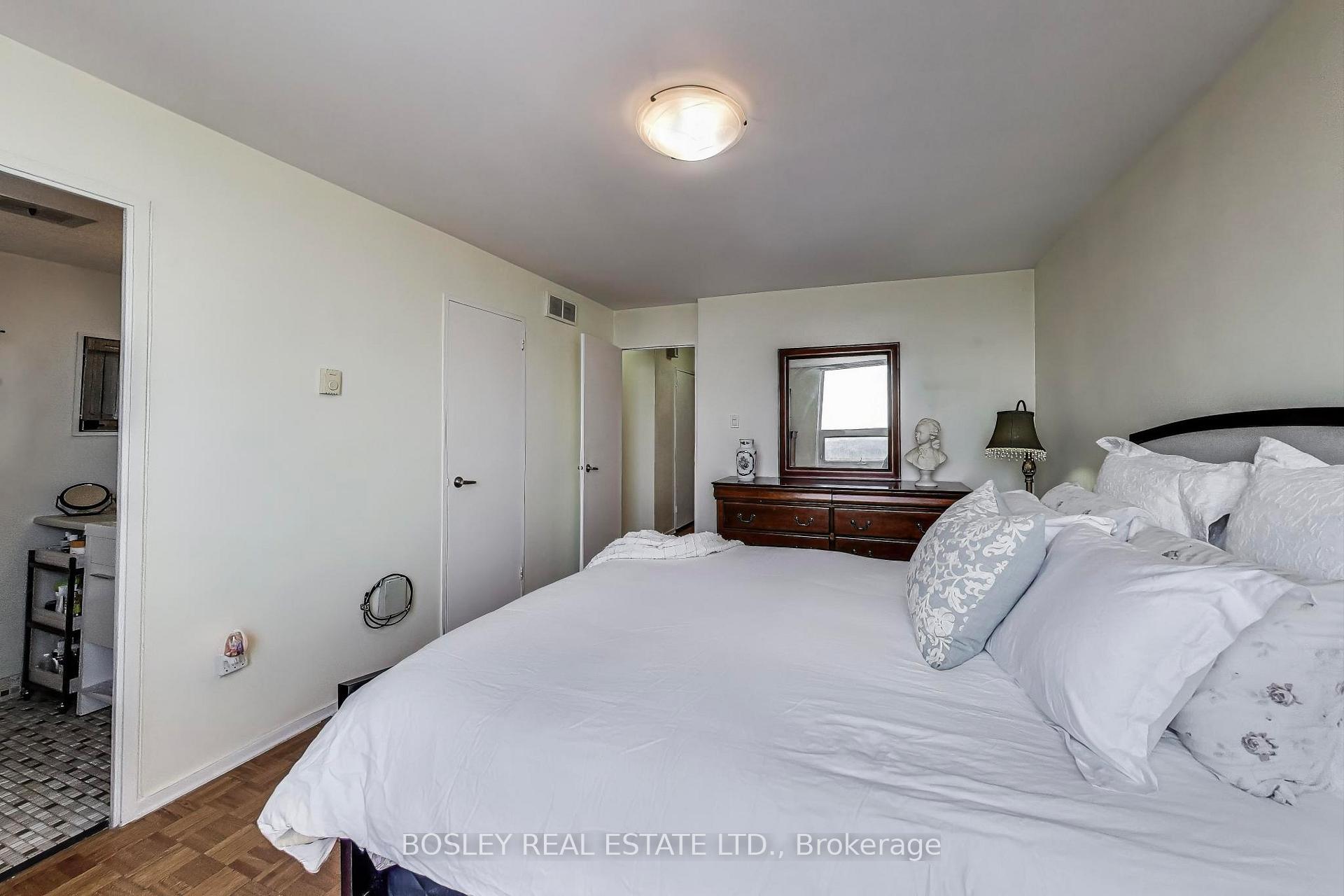 Photo 3 of Unit 1409, 61 Richview Road, Etobicoke, Humber Heights — HOMEH