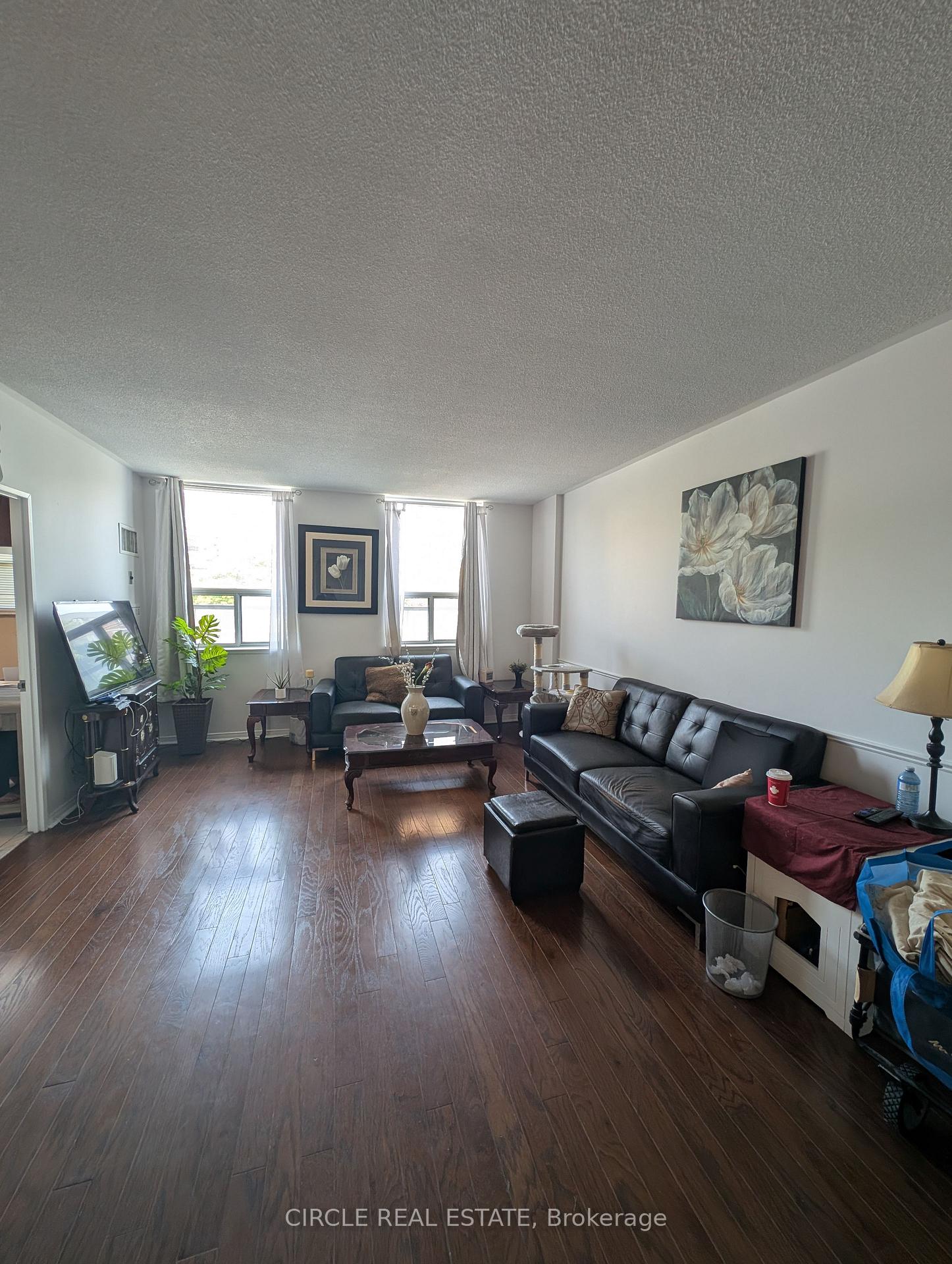 Photo 5 of Unit 112, 7398 Yonge Street, Vaughan, Crestwood-Springfarm-Yorkhill — HOMEH