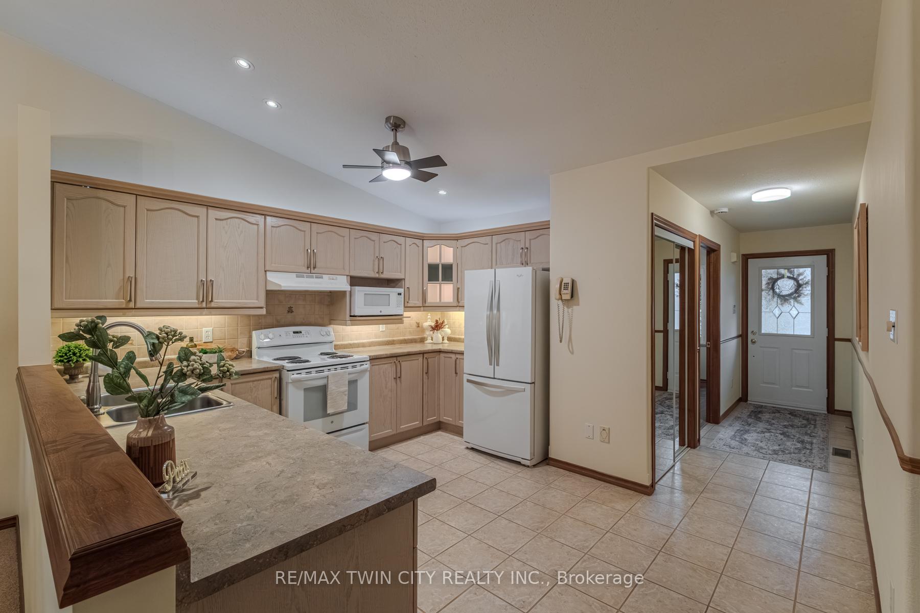 Photo 9 of Unit 36, 19 Hanlon Place, Brant, Paris — HOMEH