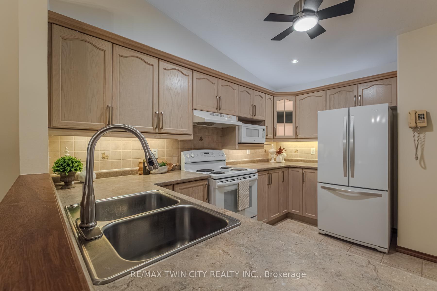 Photo 10 of Unit 36, 19 Hanlon Place, Brant, Paris — HOMEH