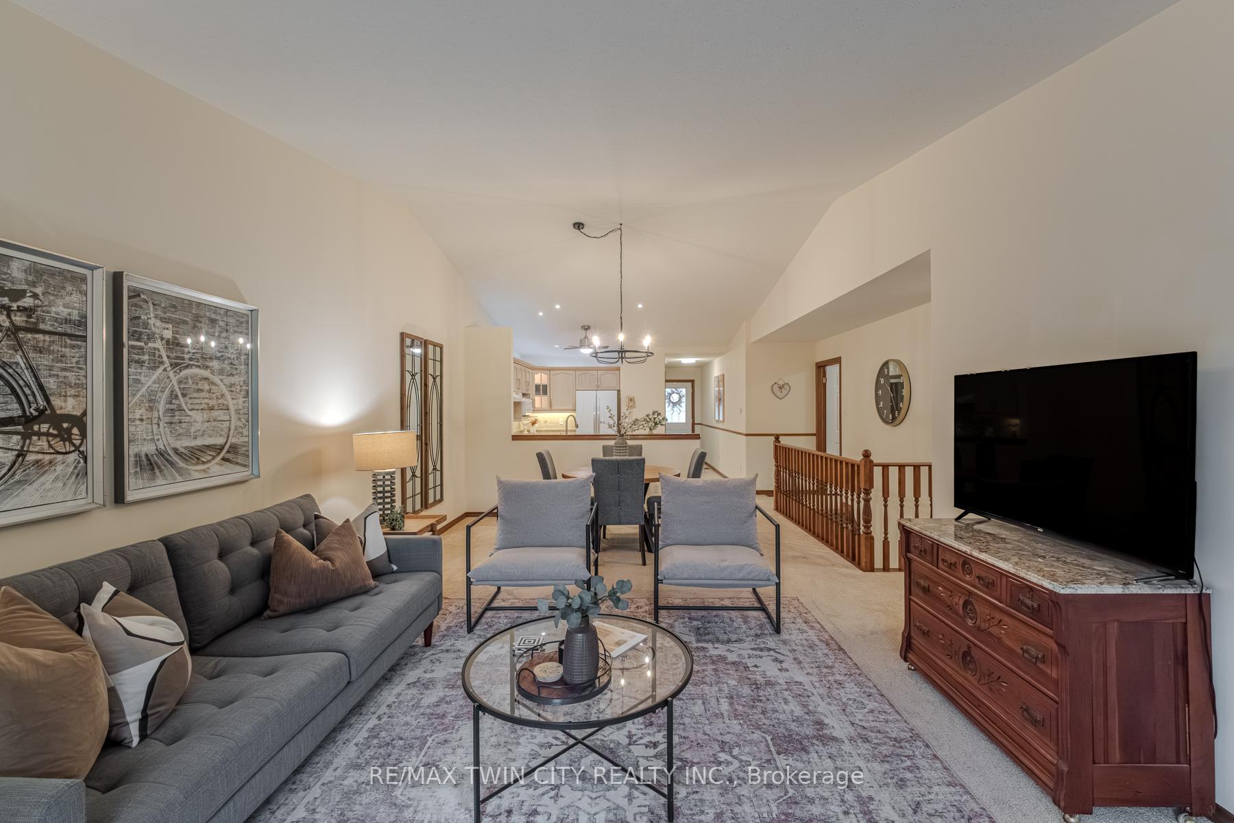 Photo 18 of Unit 36, 19 Hanlon Place, Brant, Paris — HOMEH