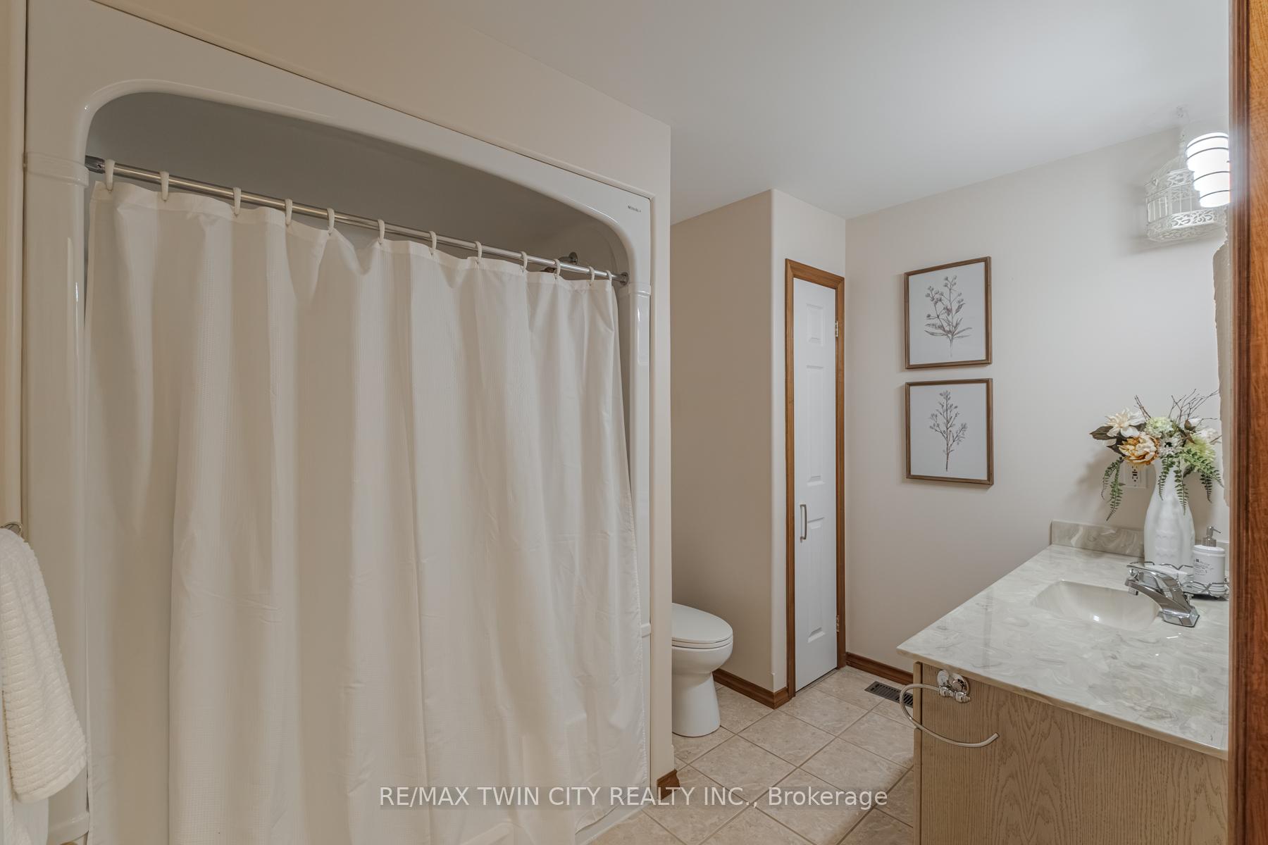 Photo 21 of Unit 36, 19 Hanlon Place, Brant, Paris — HOMEH