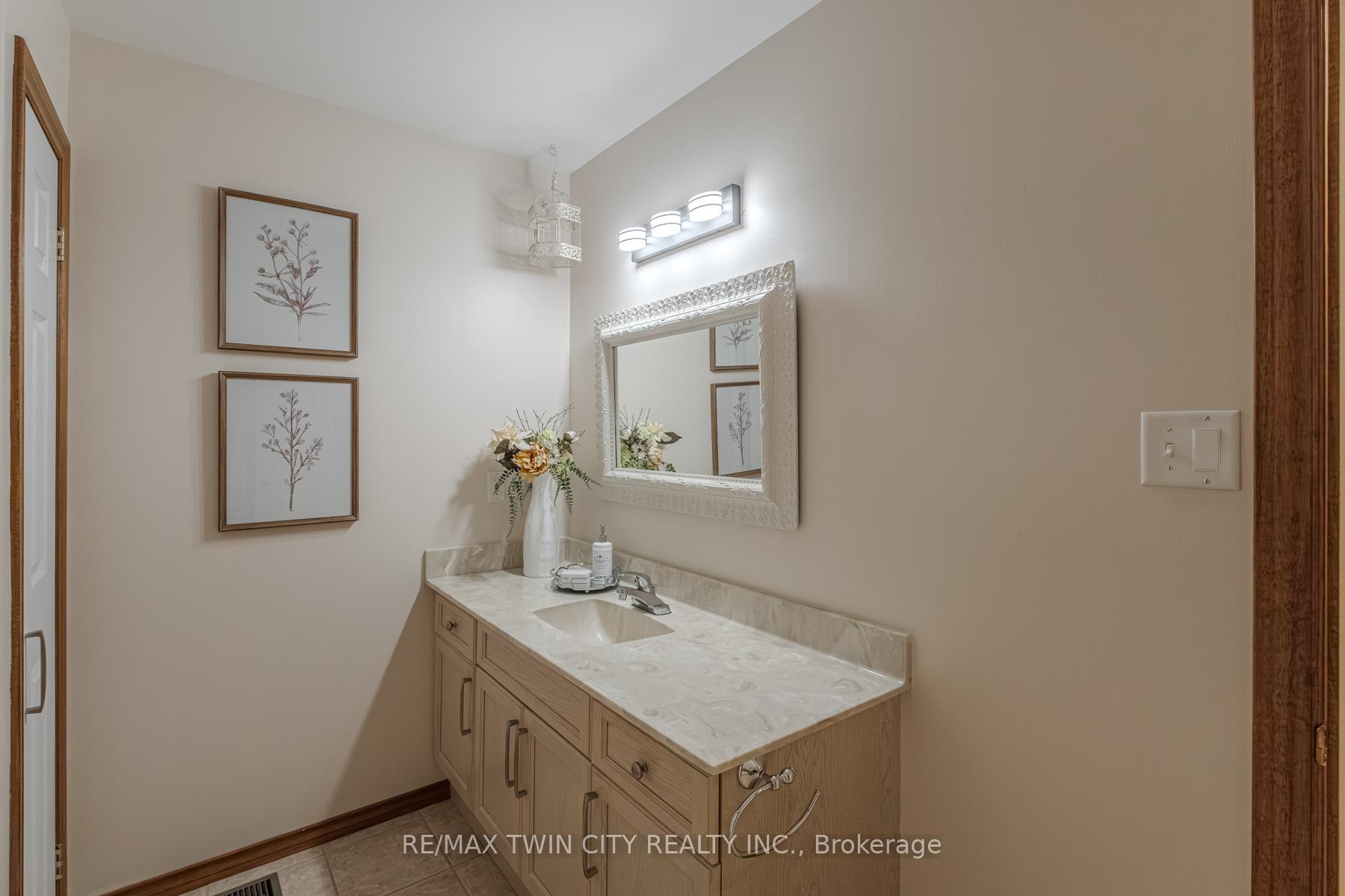 Photo 22 of Unit 36, 19 Hanlon Place, Brant, Paris — HOMEH