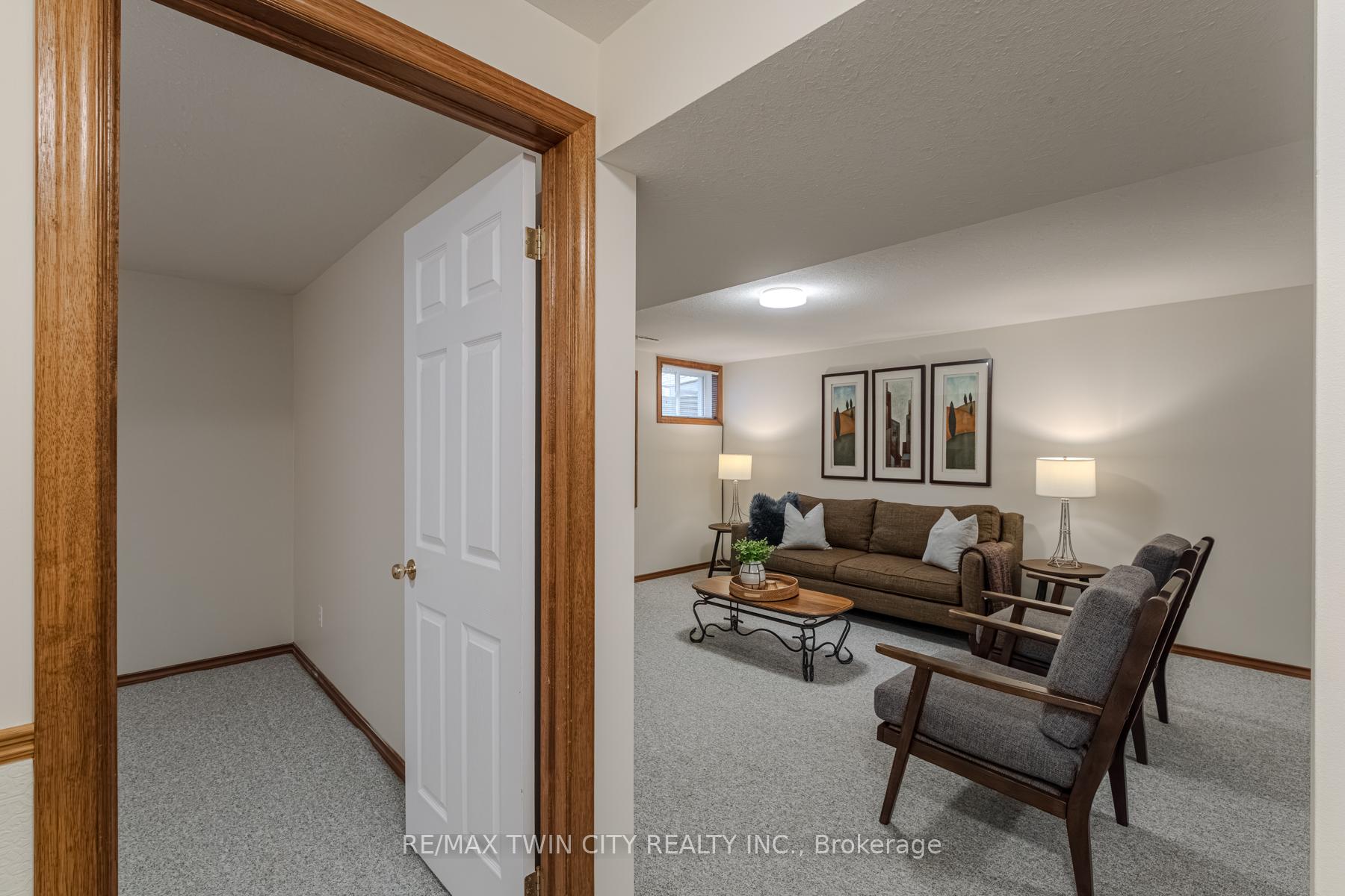 Photo 24 of Unit 36, 19 Hanlon Place, Brant, Paris — HOMEH