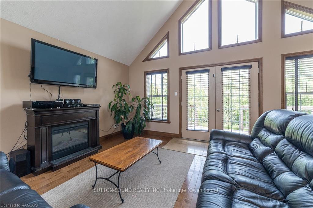 Photo 10 of 741209 Grey Road 40, Chatsworth — HOMEH