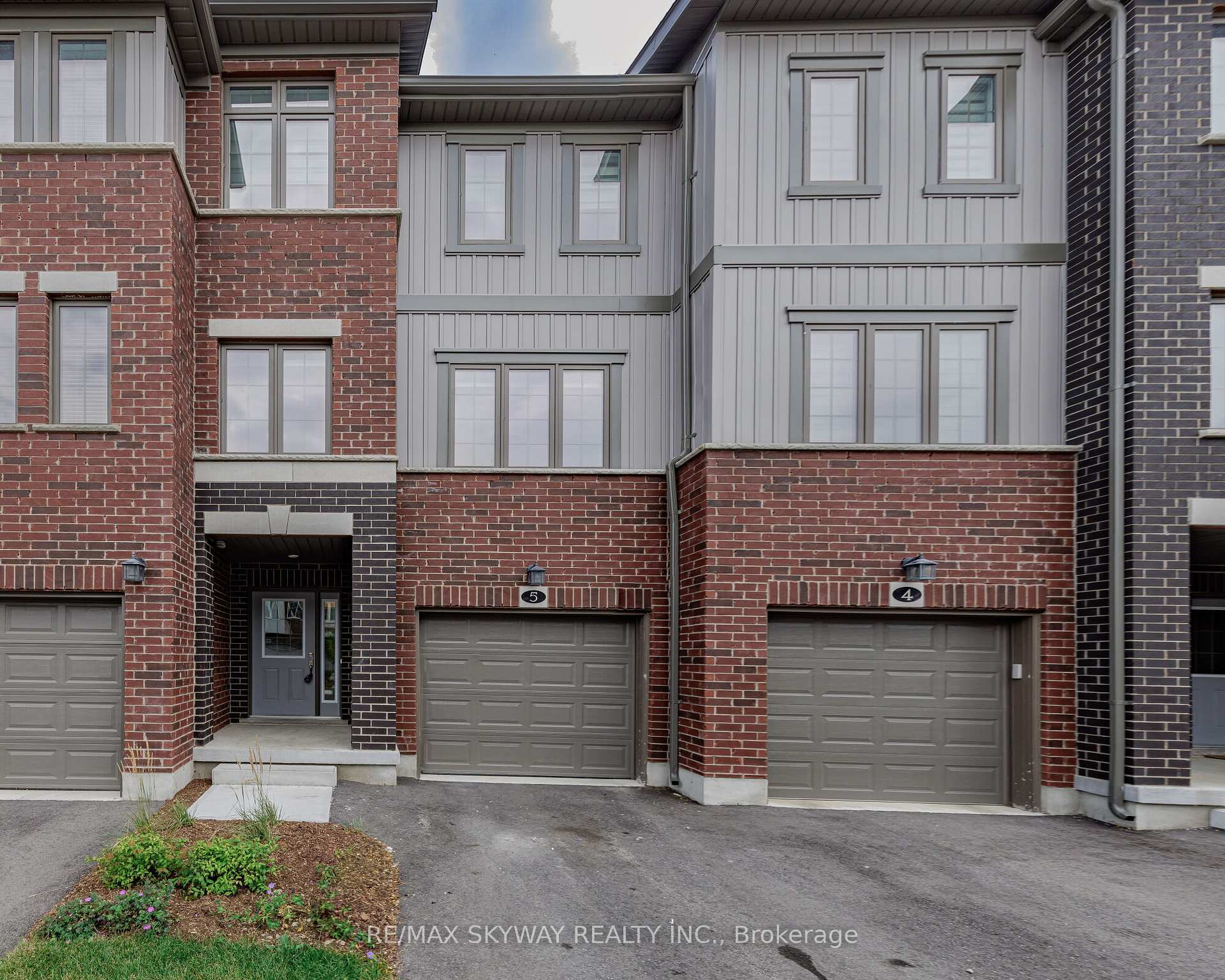 Photo 1 of Unit 5, 311 Woolwich Street, Waterloo, University Downs — HOMEH