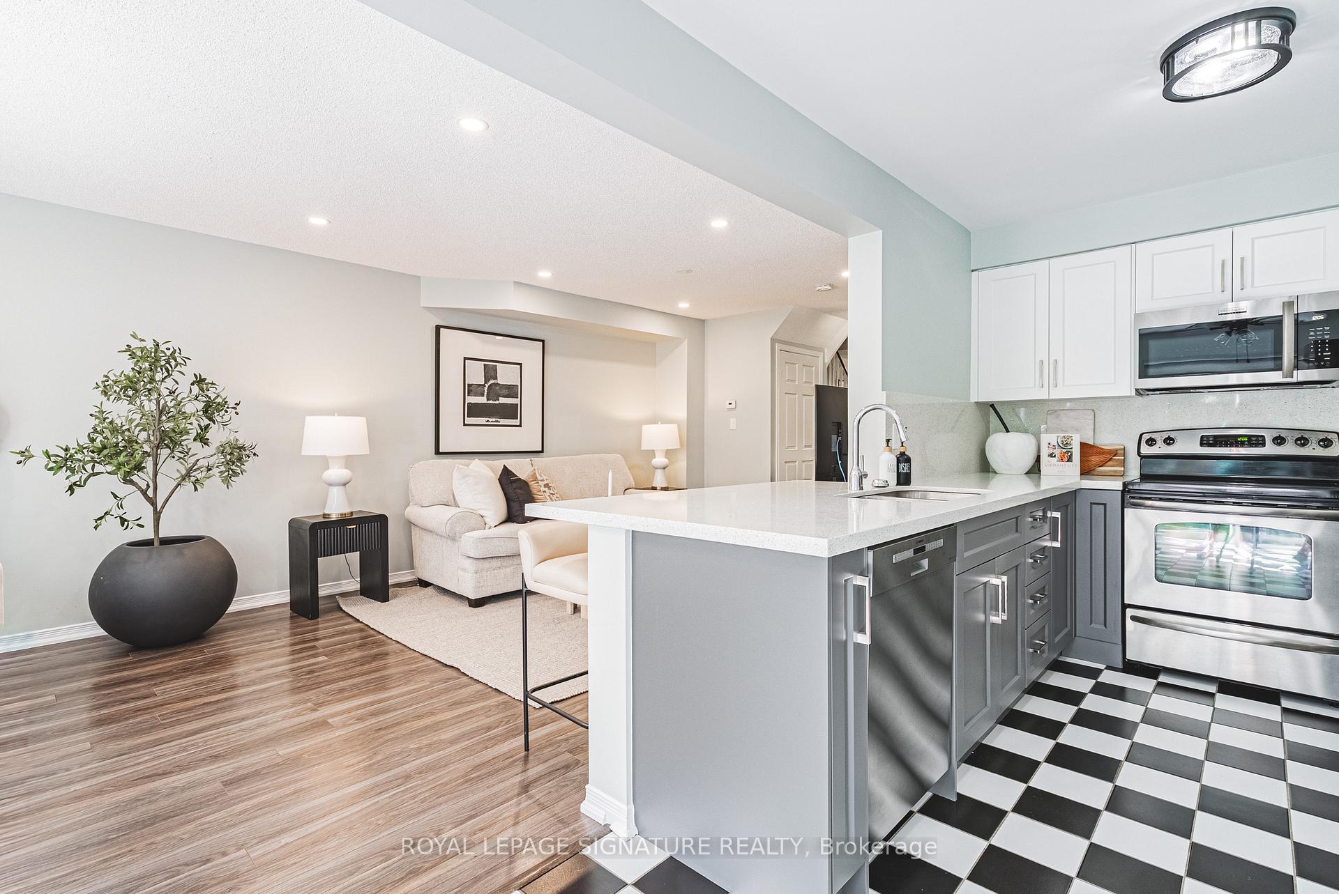Photo 4 of Unit 11, 819 Upper Paradise Road, Hamilton, Gilkson — HOMEH
