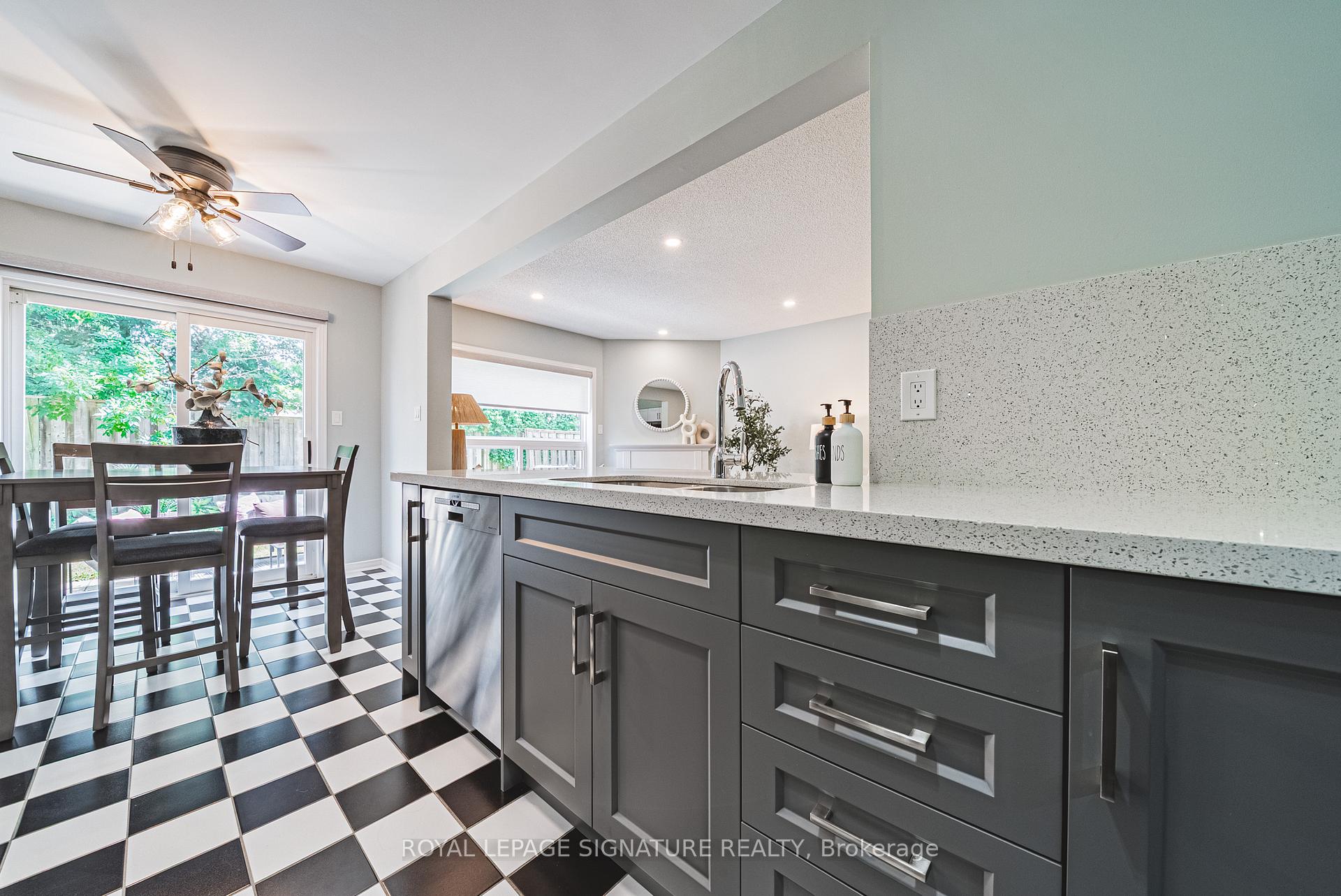 Photo 6 of Unit 11, 819 Upper Paradise Road, Hamilton, Gilkson — HOMEH