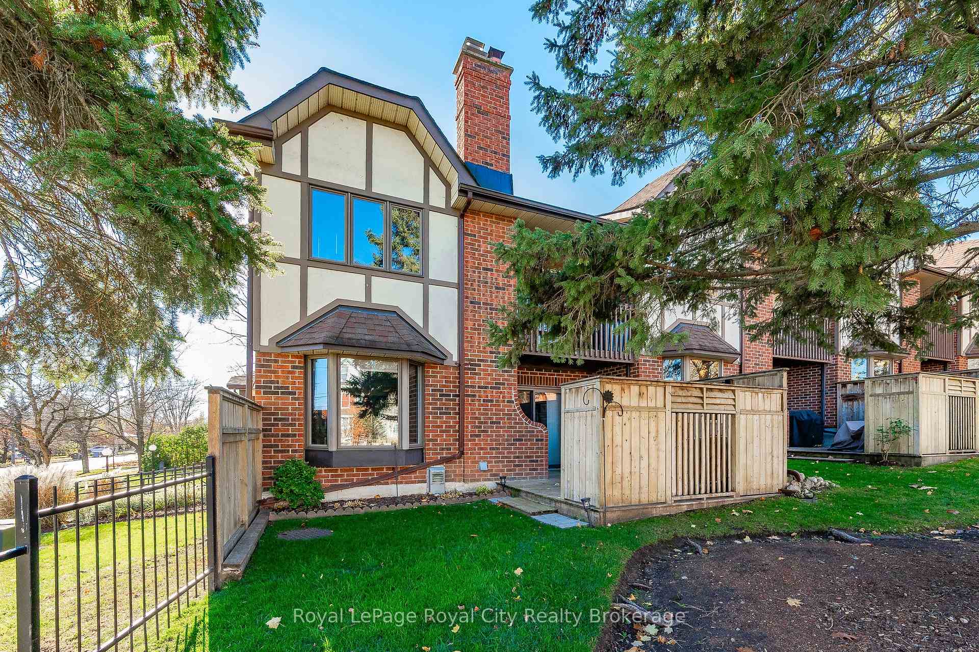 Front of Unit 106, 121 Waterloo Avenue