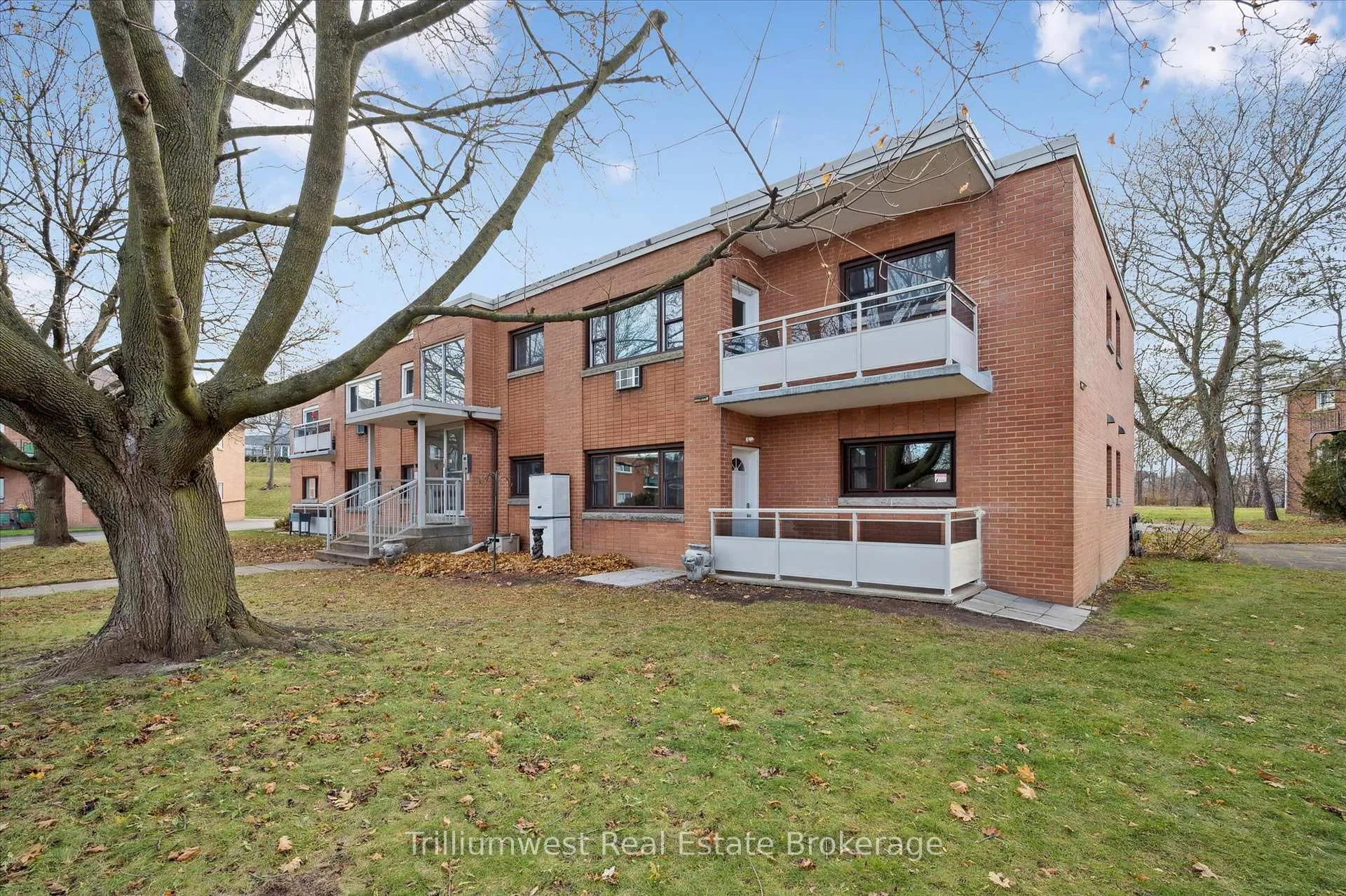 Front of Unit 2, 1 Sunnylea Crescent