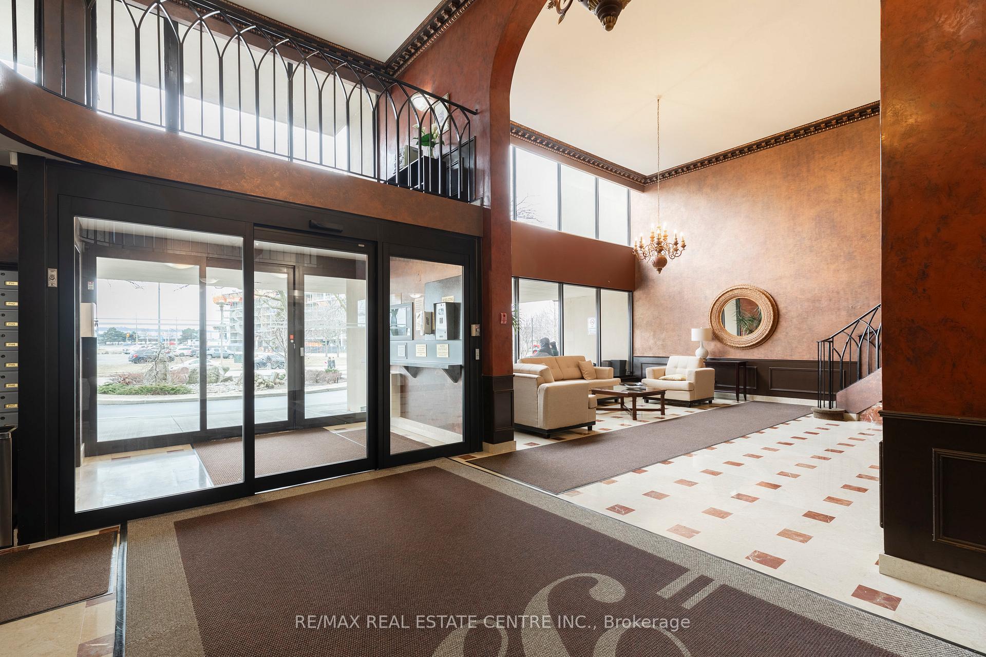 Photo 3 of Unit 1808, 301 Frances Avenue, Hamilton, Lakeshore — HOMEH