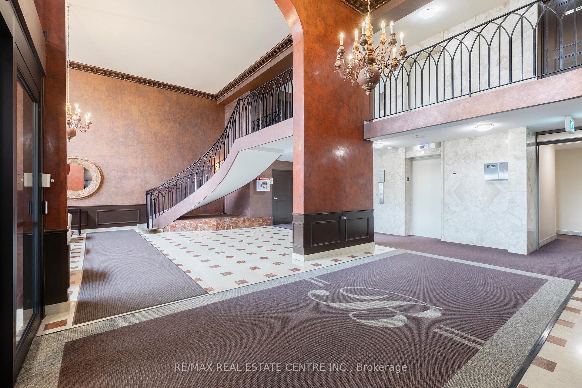 Photo 4 of Unit 1808, 301 Frances Avenue, Hamilton, Lakeshore — HOMEH